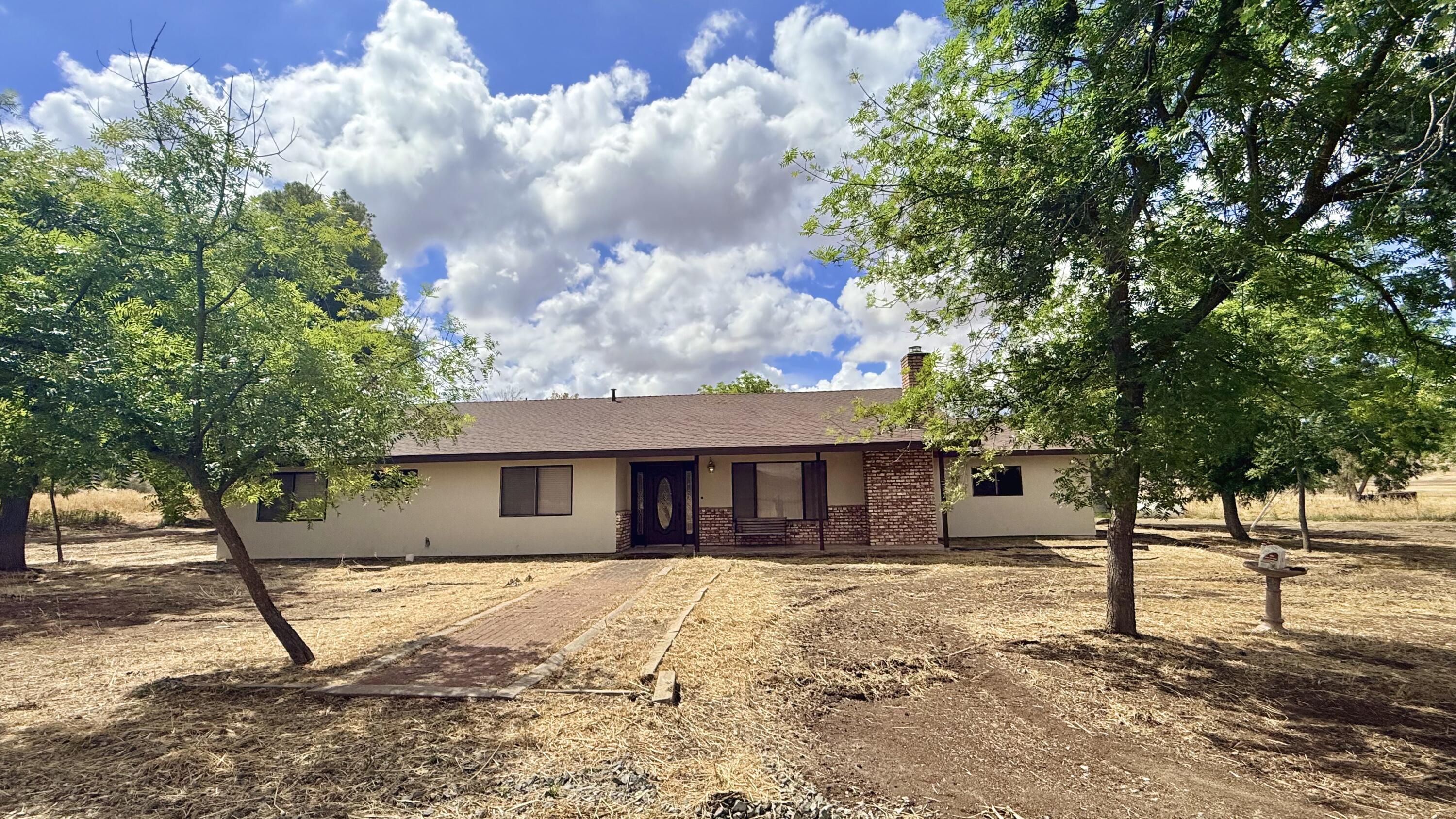 27057 Ave 196, Strathmore, CA 93267