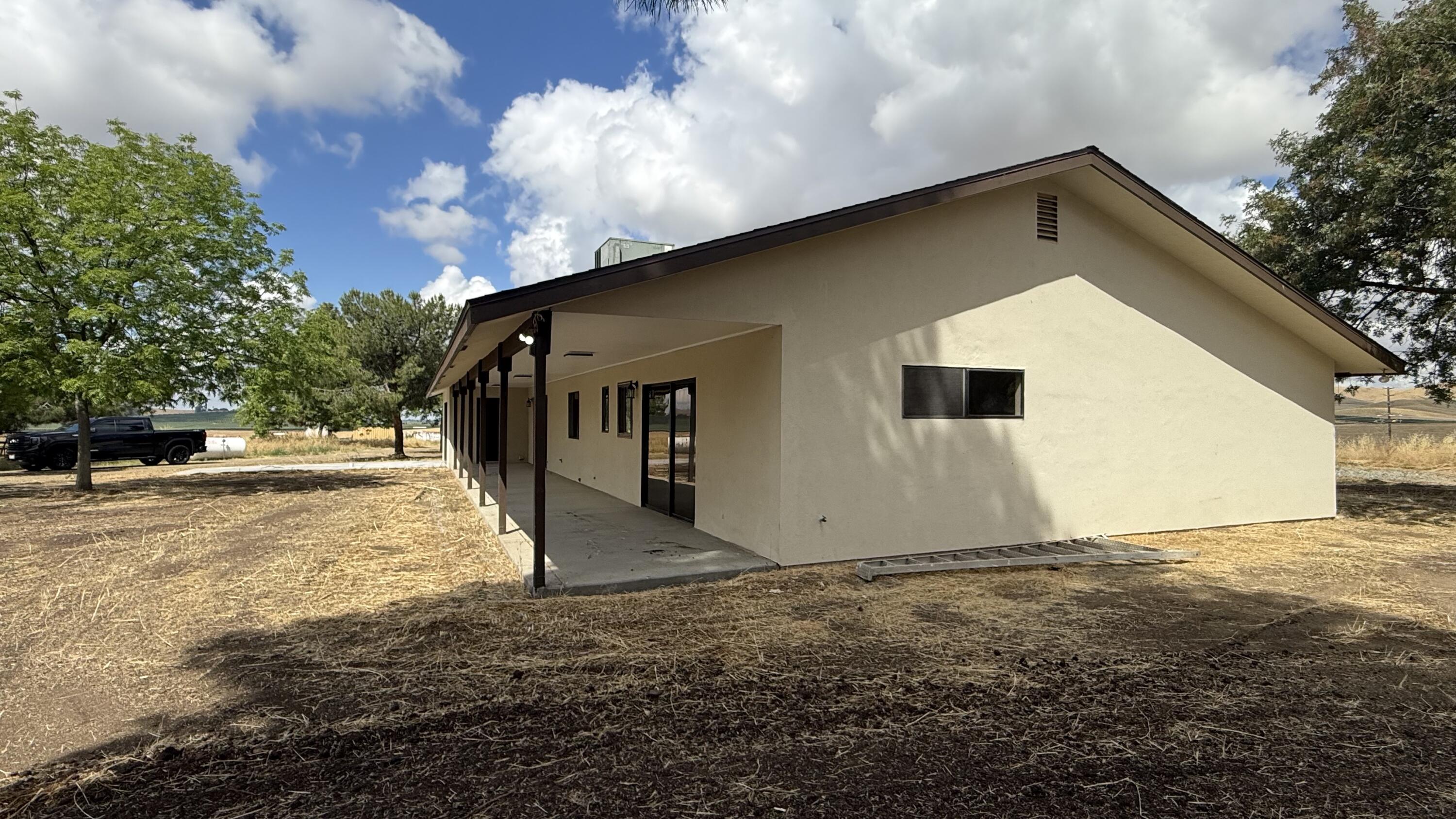 27057 Ave 196, Strathmore, CA 93267