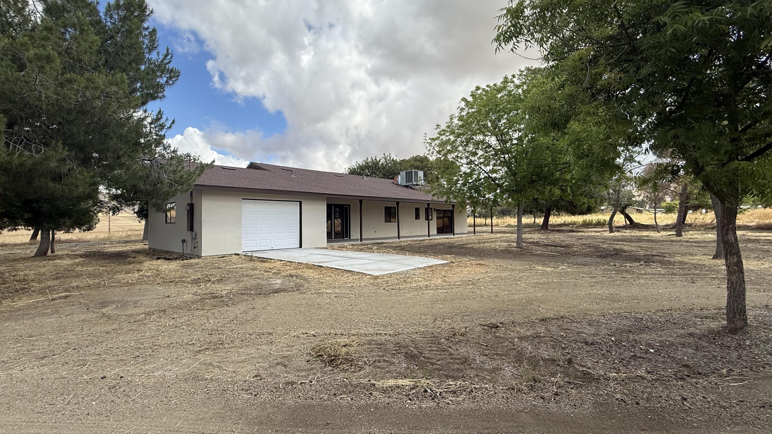 27057 Ave 196, Strathmore, CA 93267