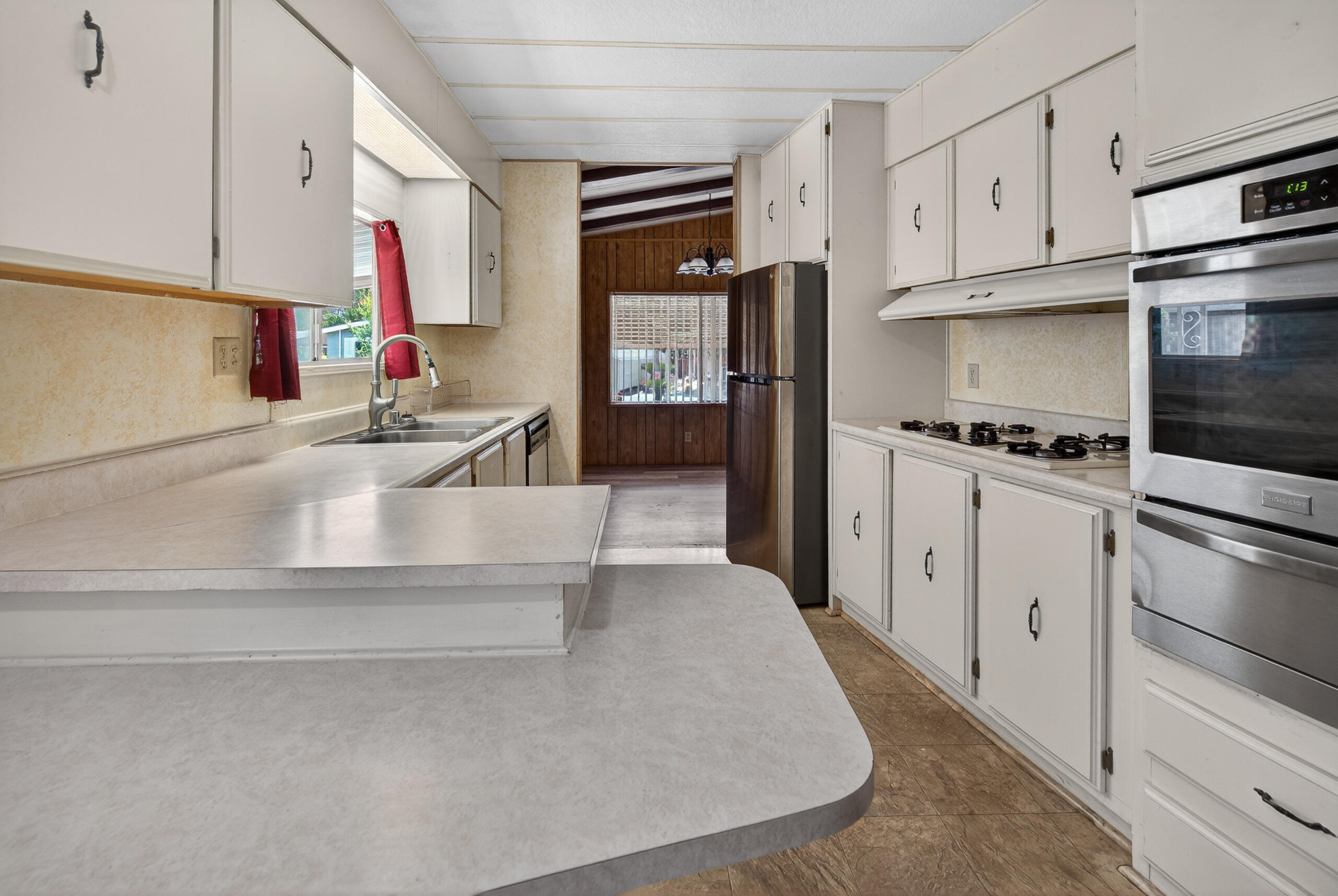 1300 W Olson Ave #155, Reedley, CA 93654