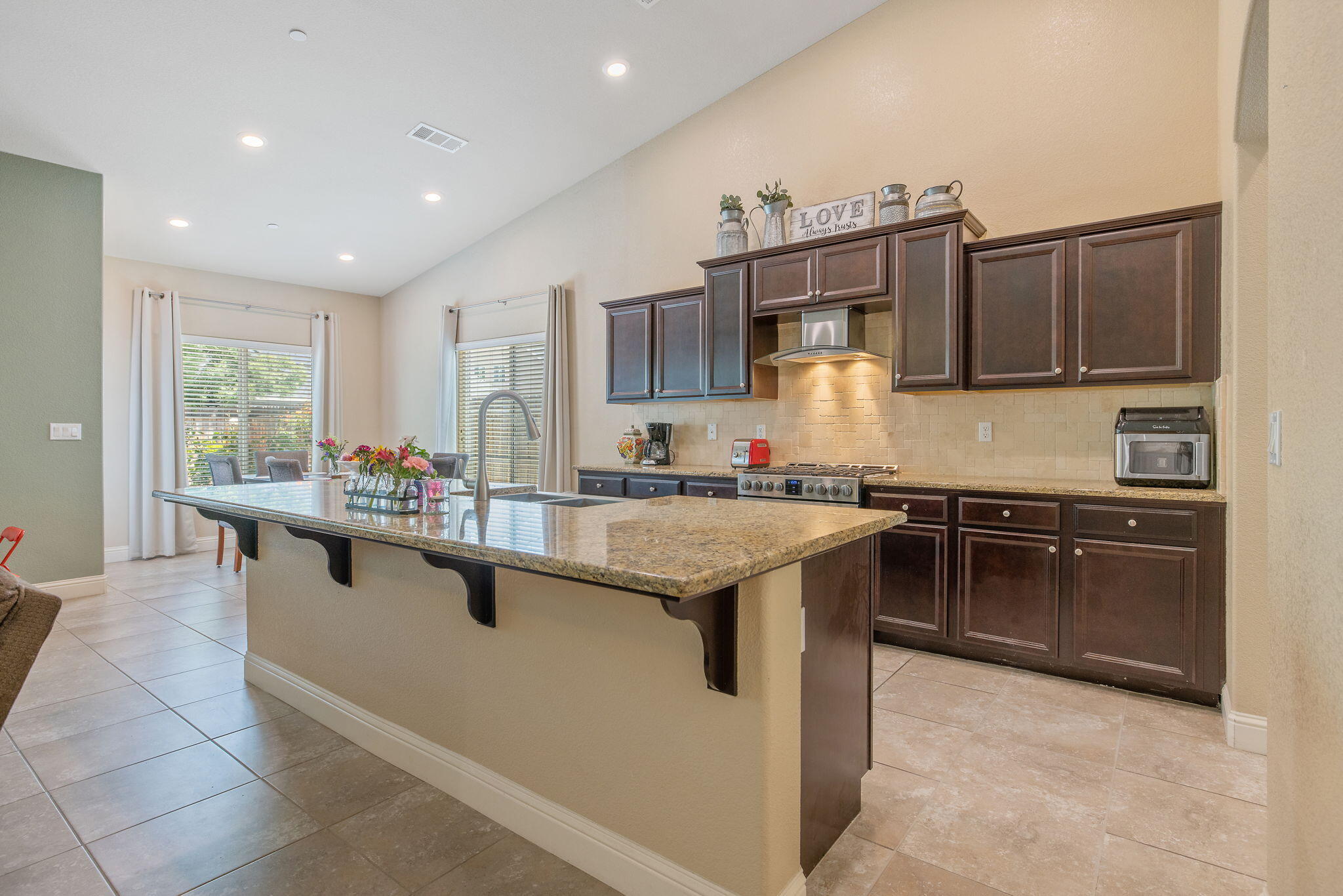 3938 W Vine Ave, Visalia, CA 93291