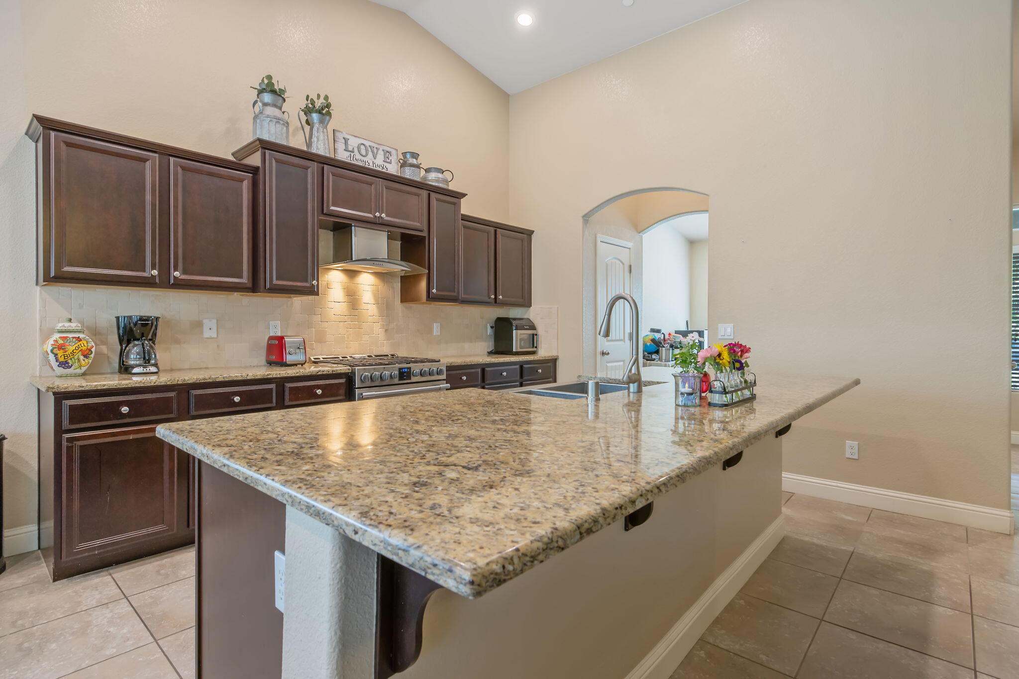 3938 W Vine Ave, Visalia, CA 93291