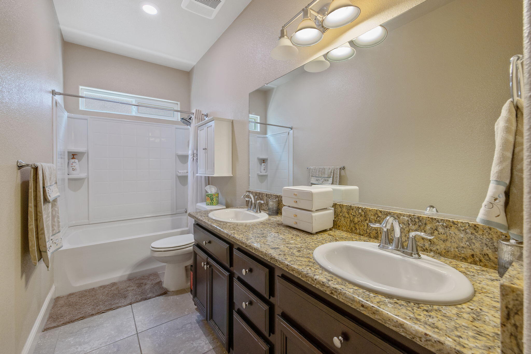 3938 W Vine Ave, Visalia, CA 93291