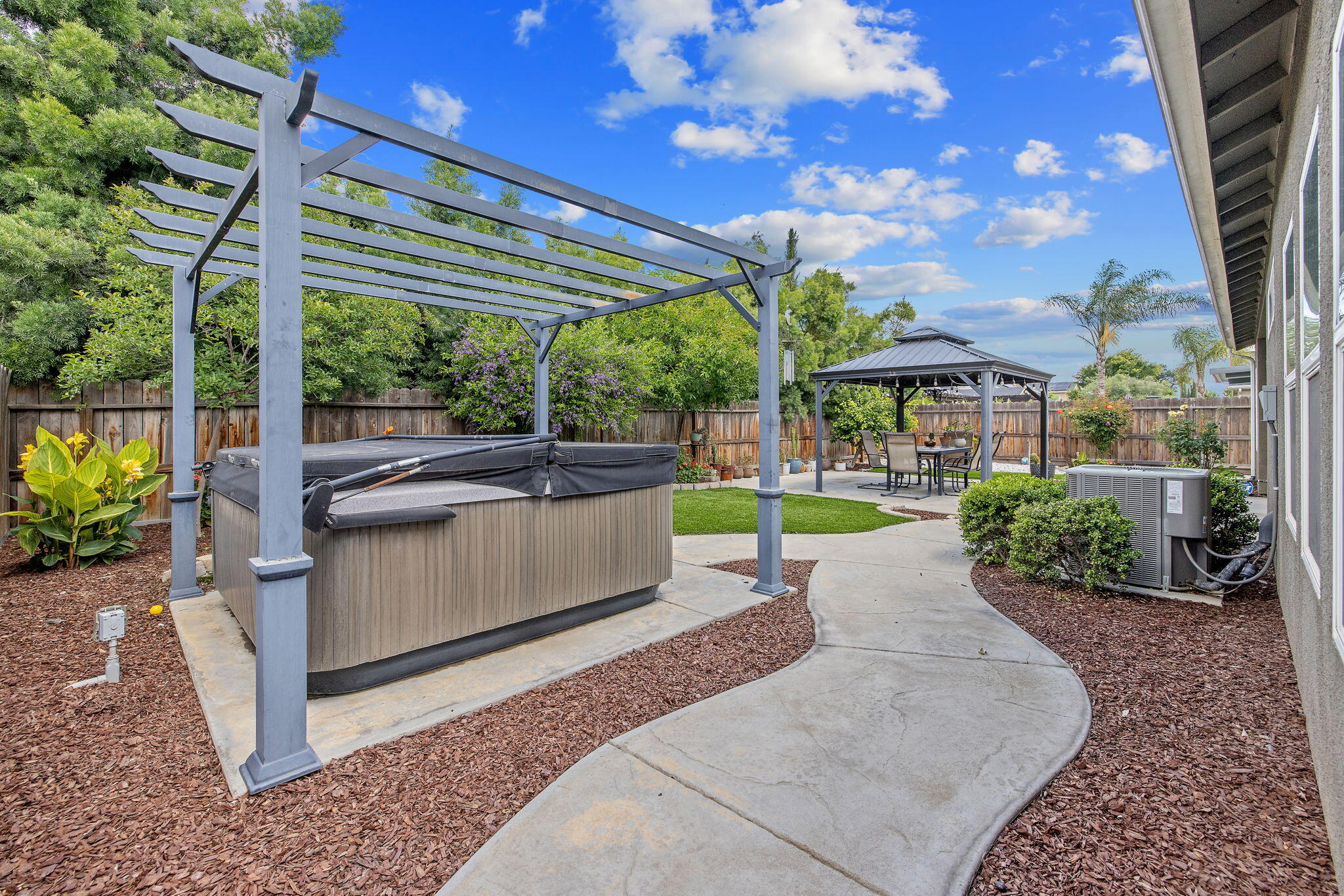 3938 W Vine Ave, Visalia, CA 93291