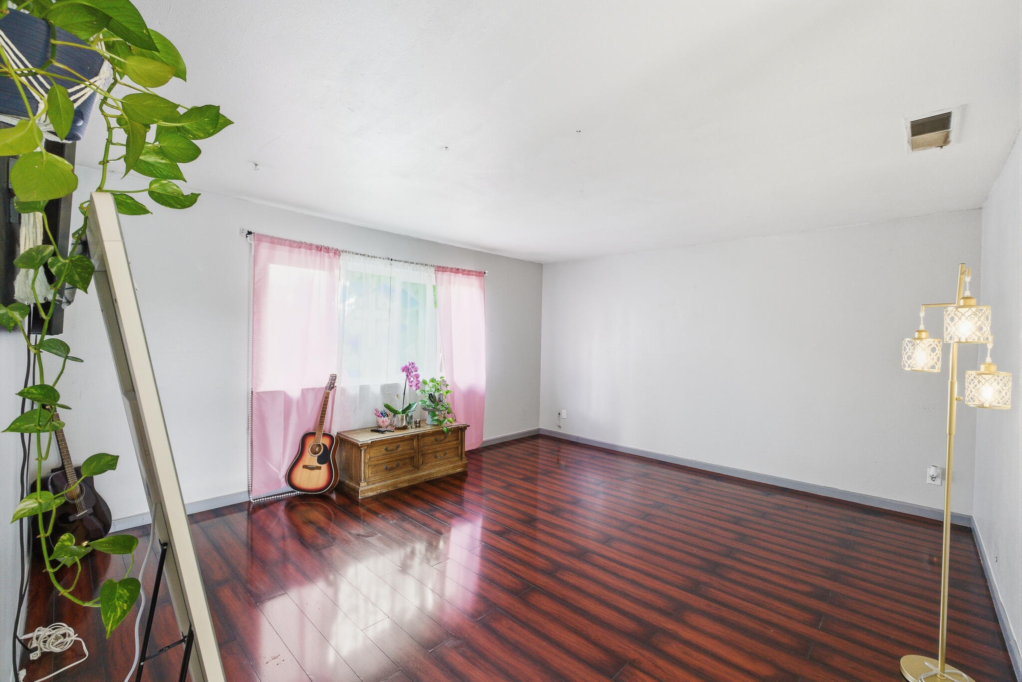 2621 S Bollinger St, Visalia, CA 93277