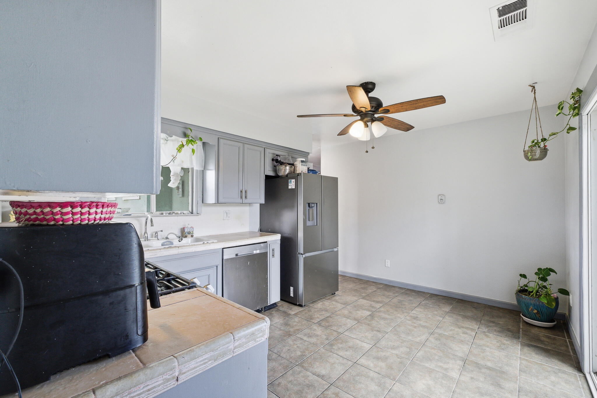 2621 S Bollinger St, Visalia, CA 93277