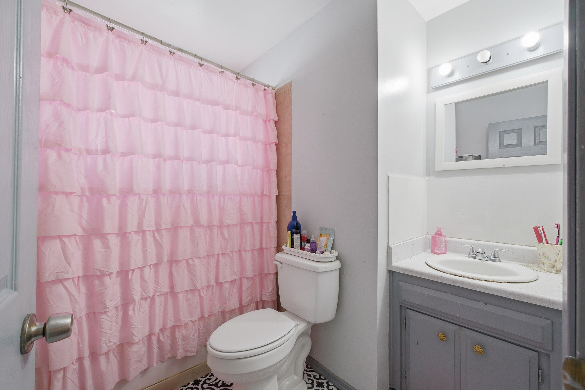 2621 S Bollinger St, Visalia, CA 93277