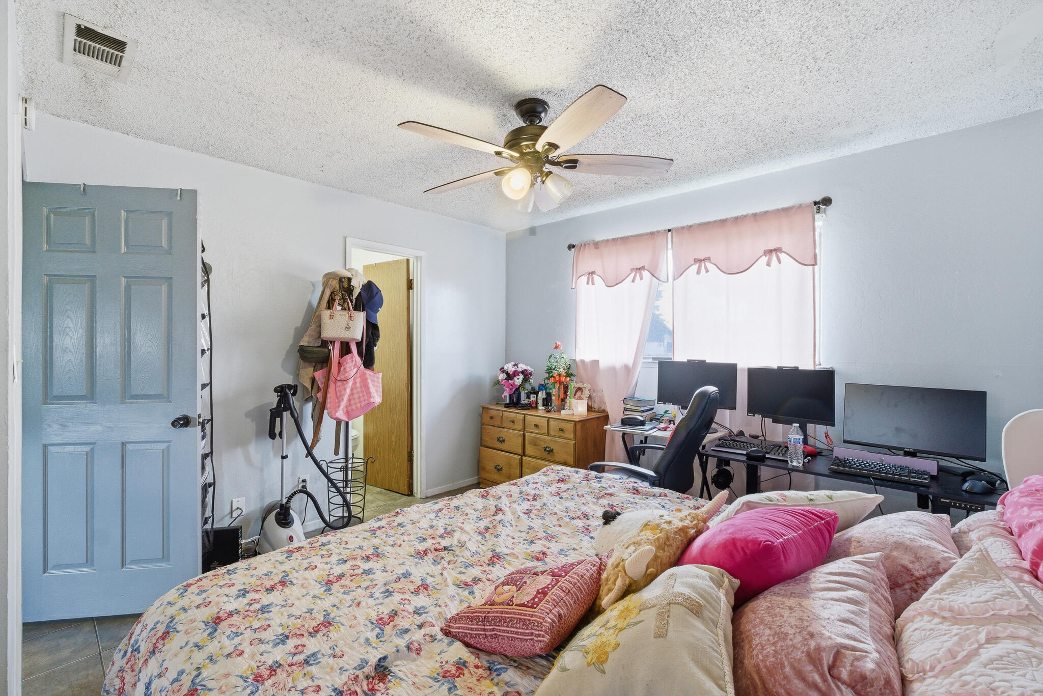 2621 S Bollinger St, Visalia, CA 93277