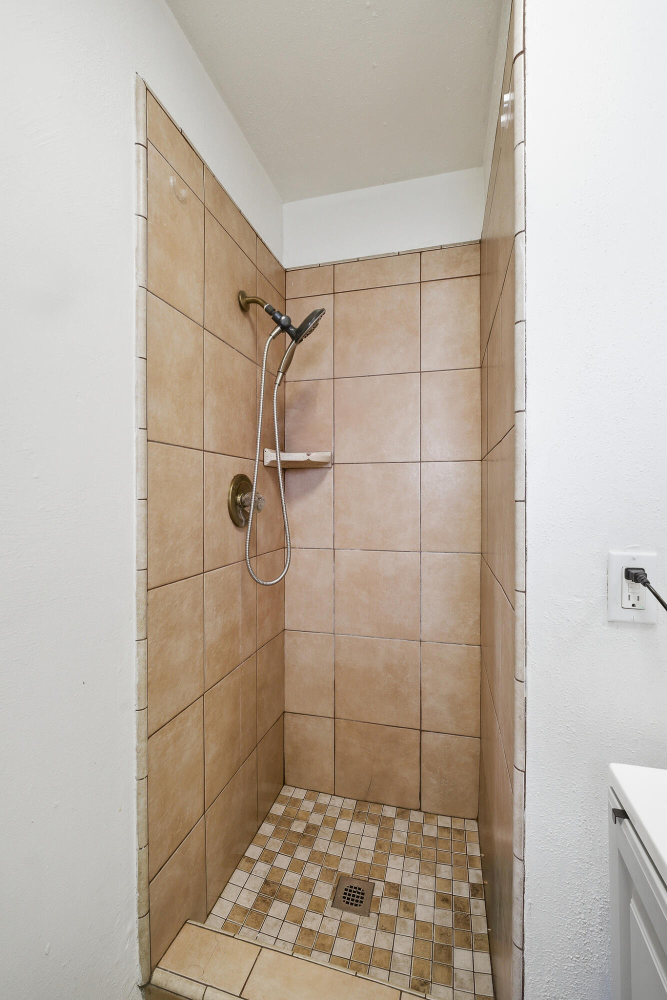 2621 S Bollinger St, Visalia, CA 93277