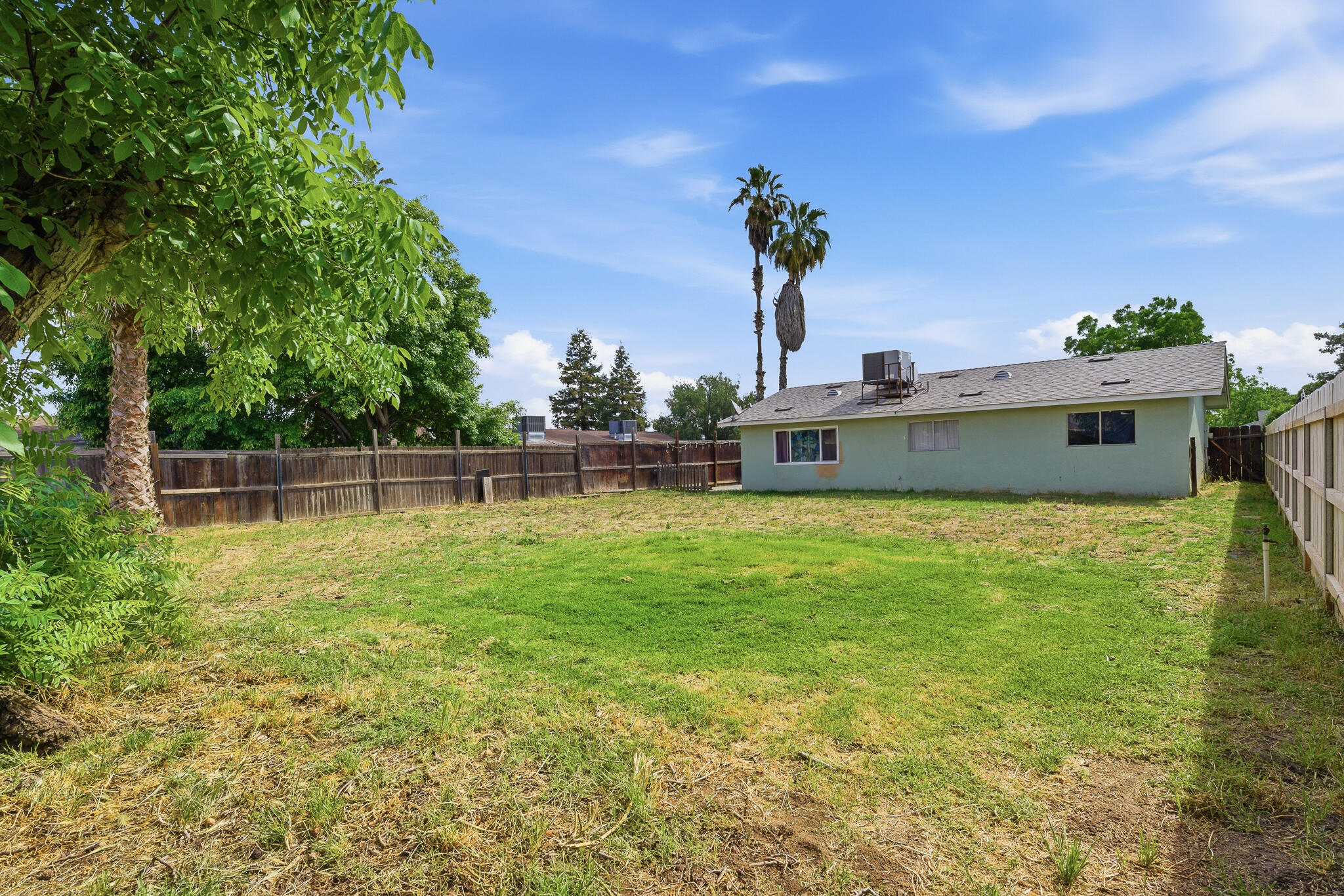 2621 S Bollinger St, Visalia, CA 93277