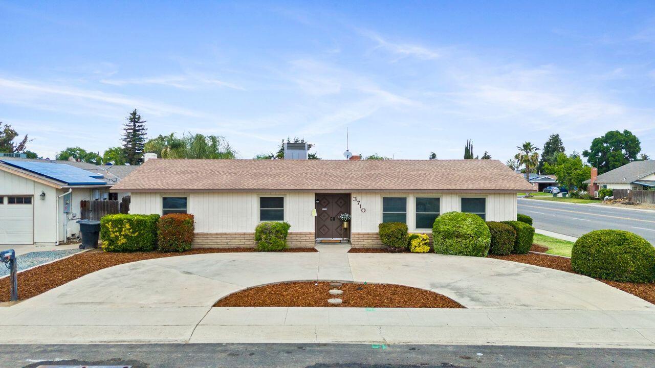 3710 W Evergreen Ave, Visalia, CA 93277