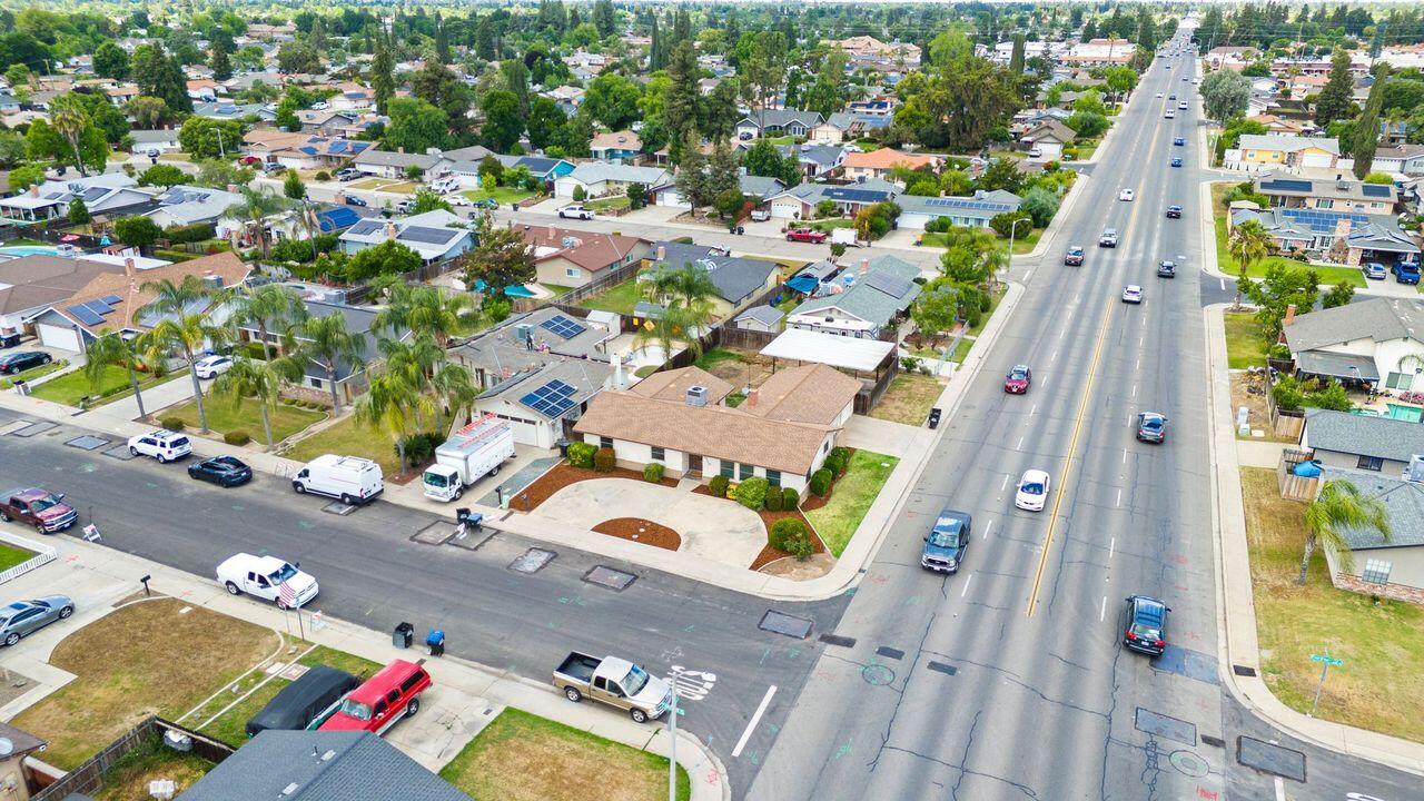 3710 W Evergreen Ave, Visalia, CA 93277