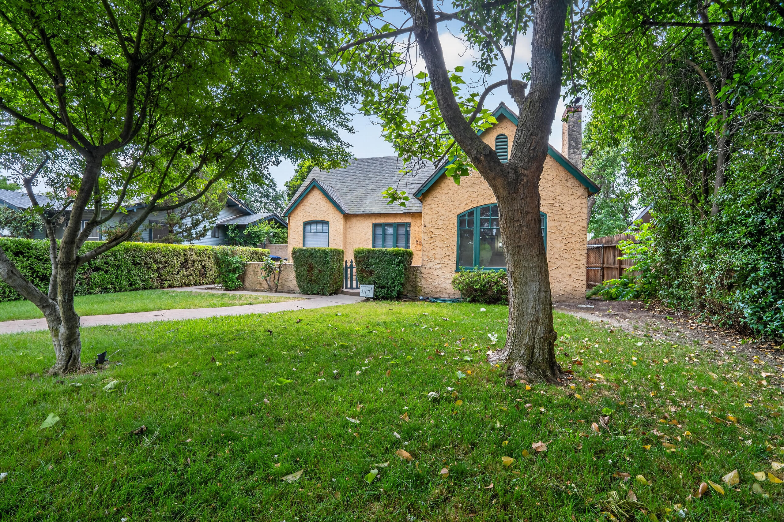805 W Noble Ave, Visalia, CA 93277