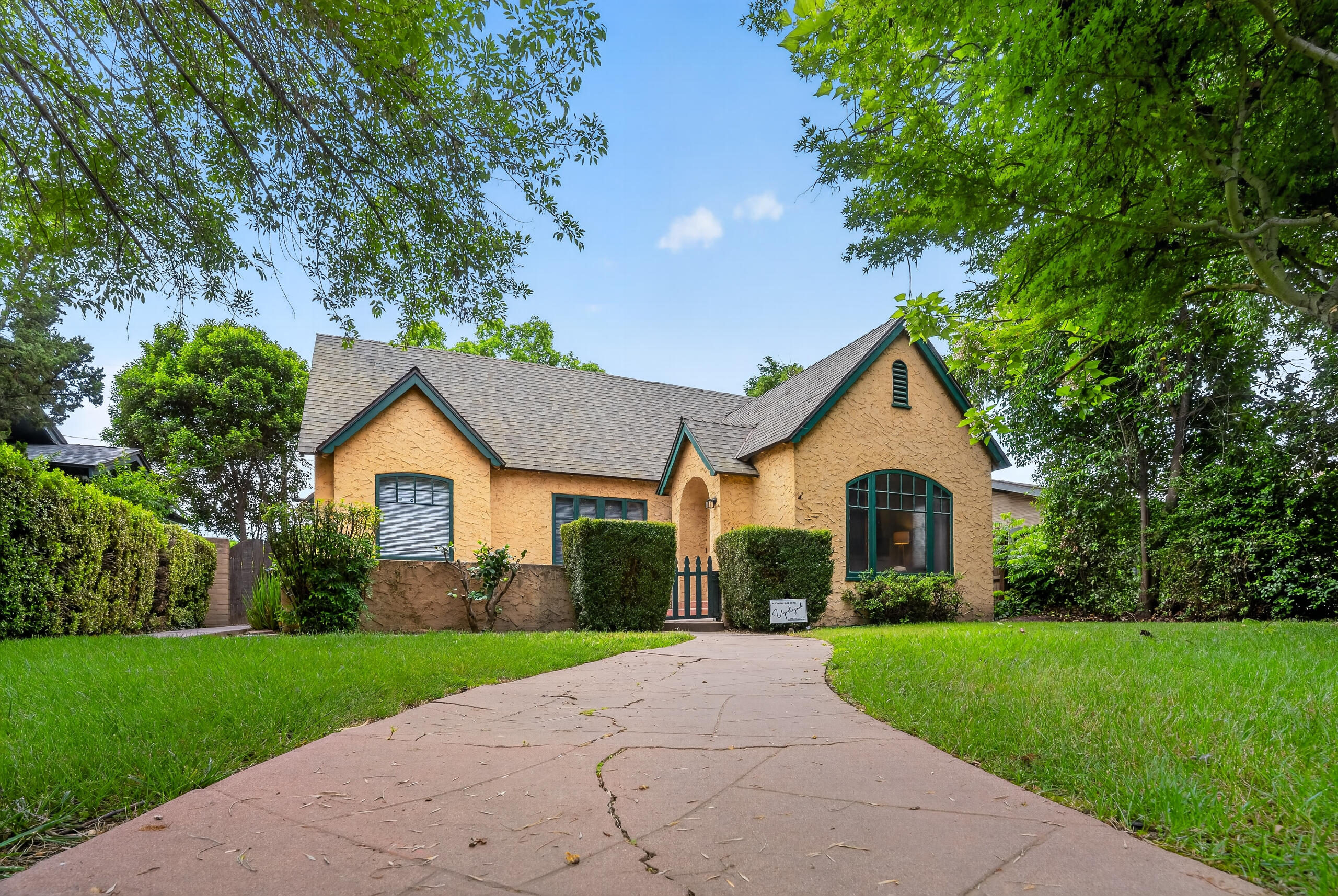 805 W Noble Ave, Visalia, CA 93277