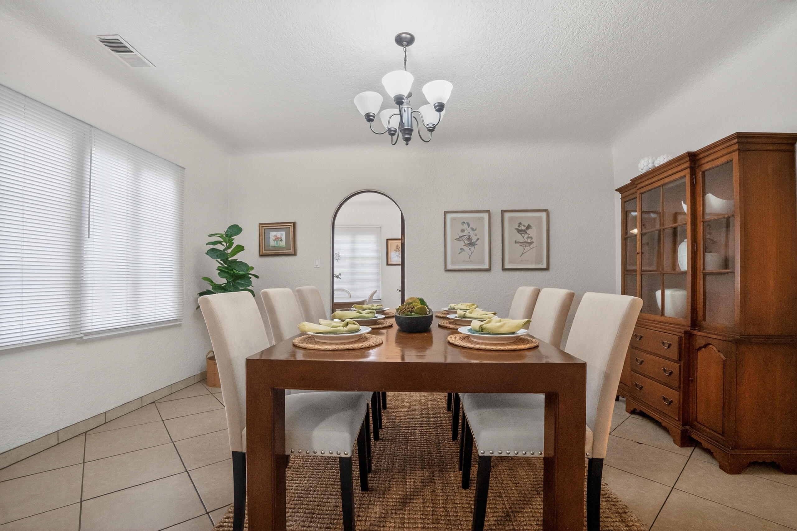 805 W Noble Ave, Visalia, CA 93277