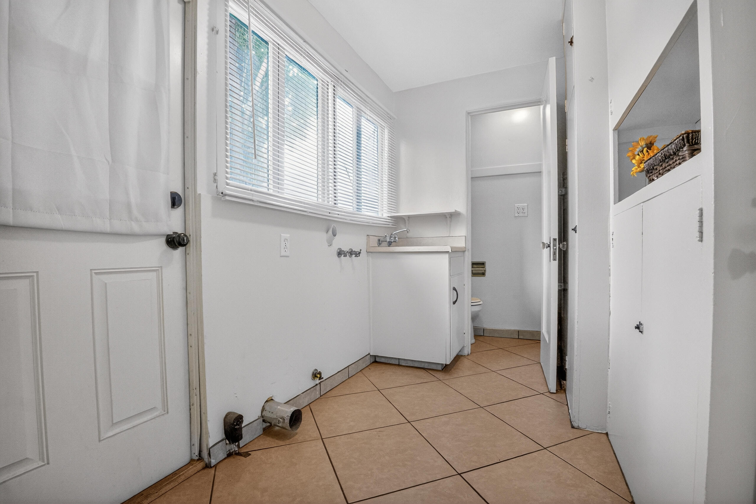 805 W Noble Ave, Visalia, CA 93277