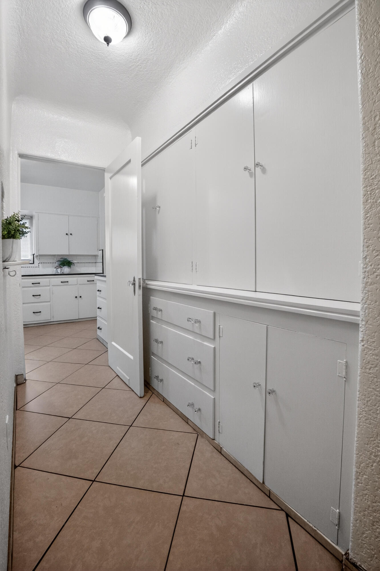 805 W Noble Ave, Visalia, CA 93277