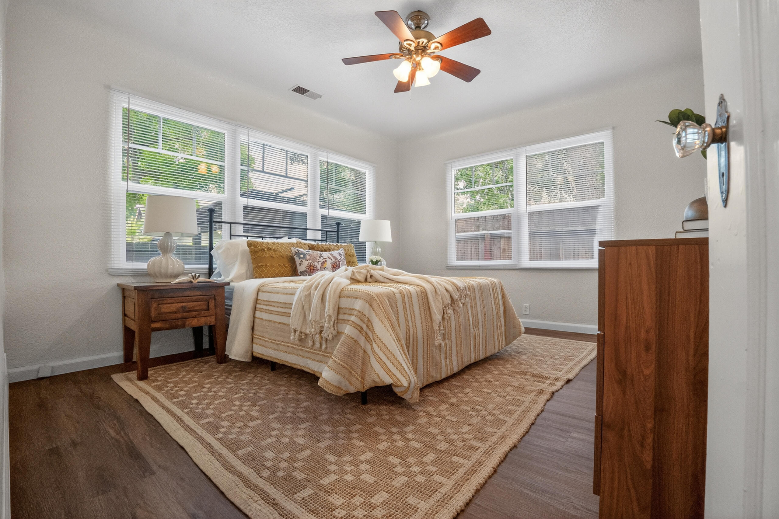805 W Noble Ave, Visalia, CA 93277