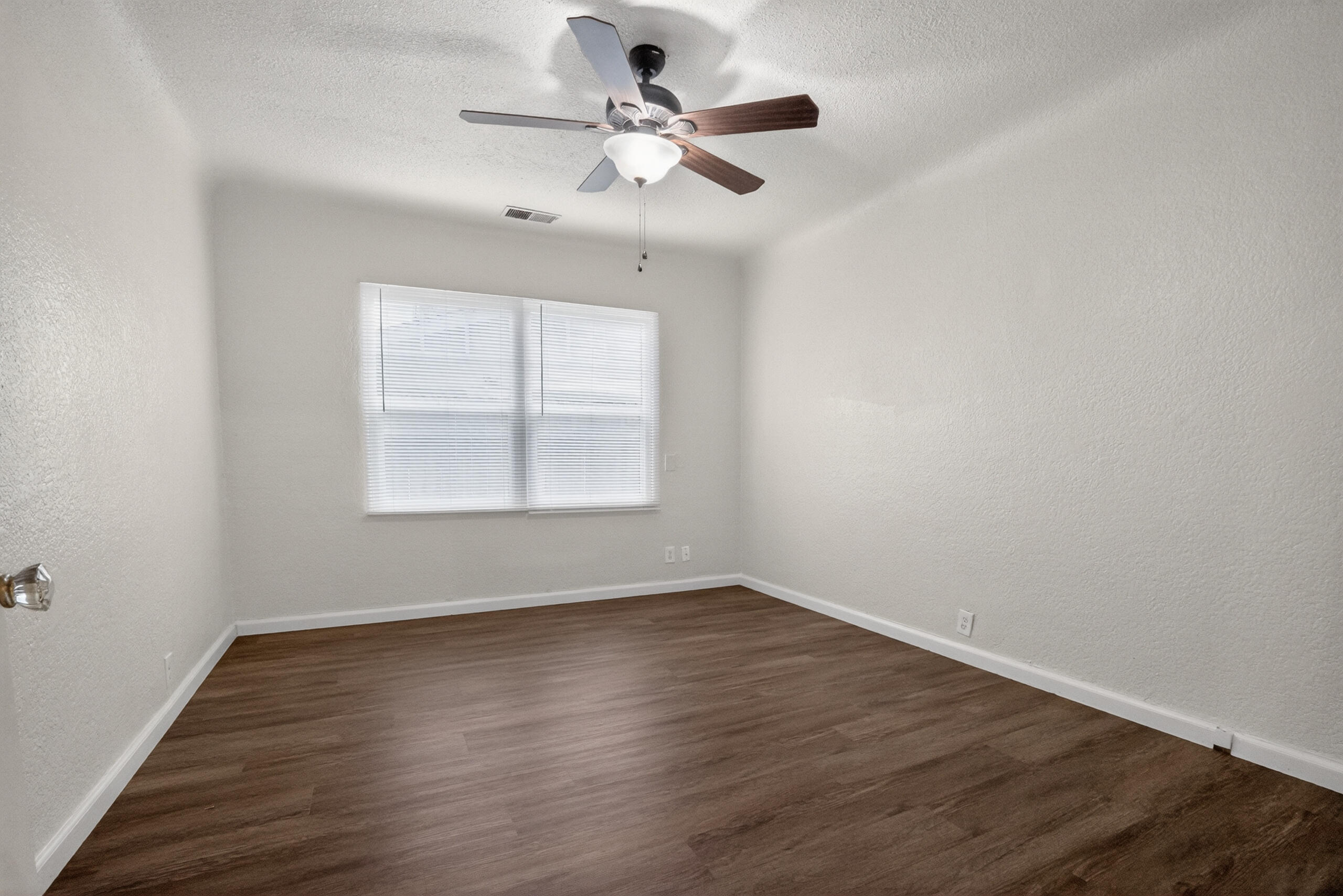 805 W Noble Ave, Visalia, CA 93277