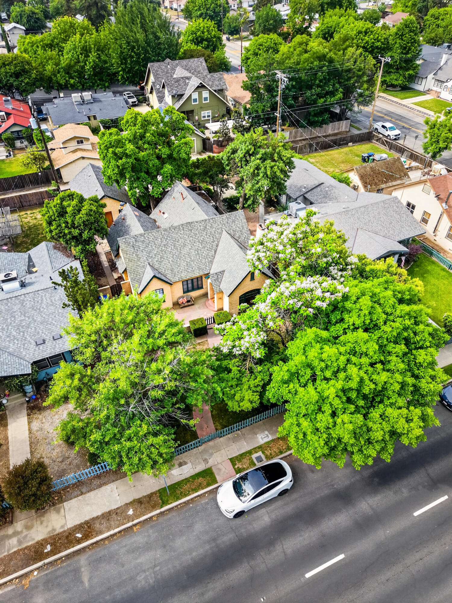 805 W Noble Ave, Visalia, CA 93277