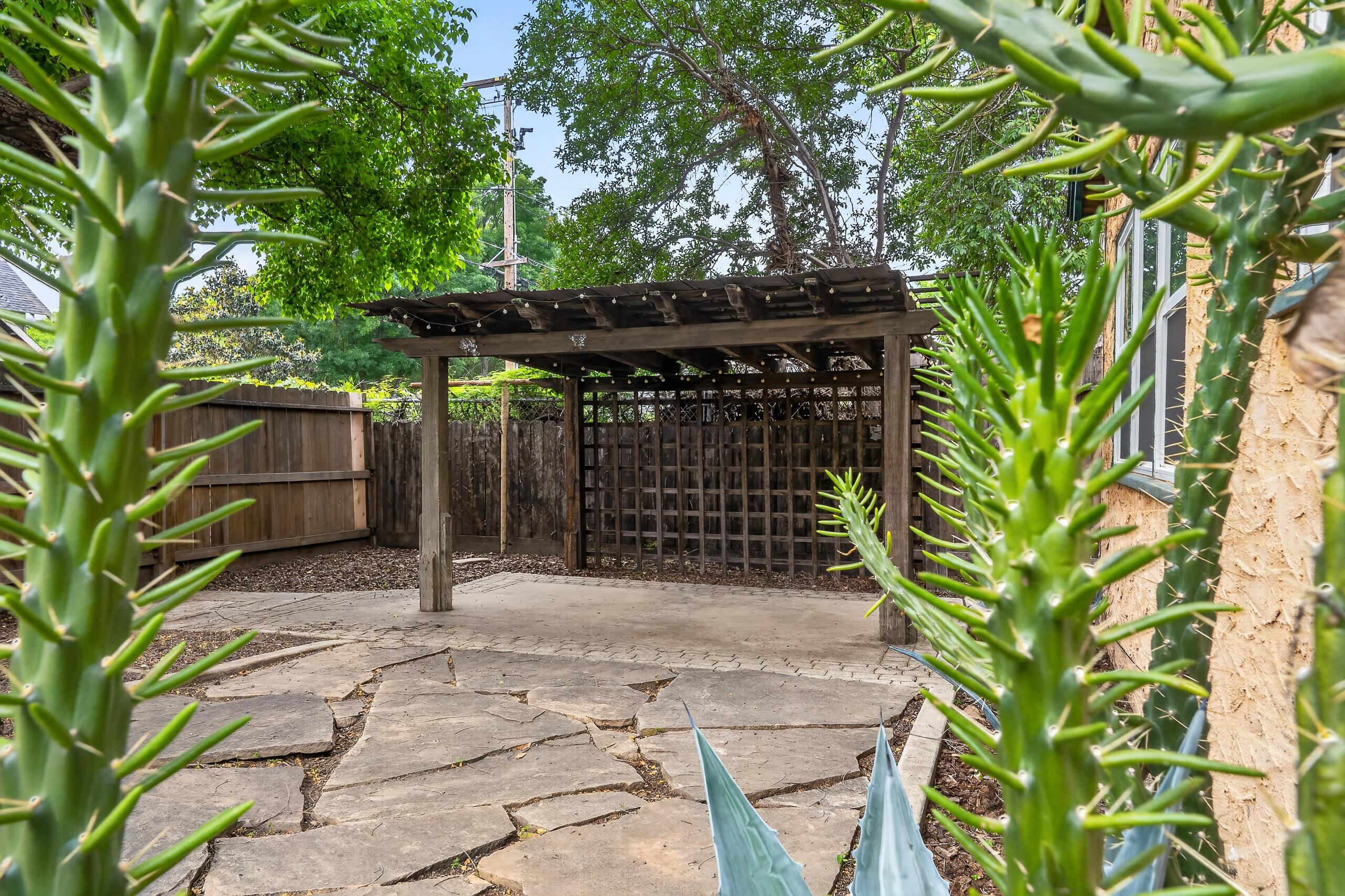 805 W Noble Ave, Visalia, CA 93277