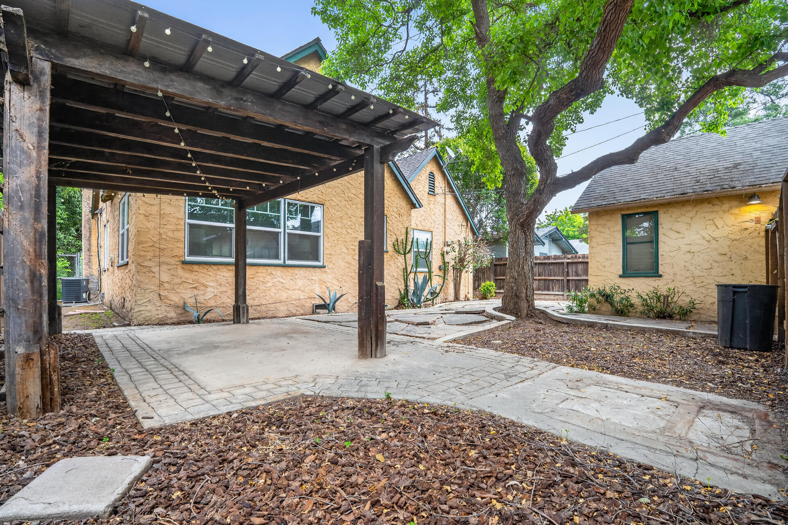 805 W Noble Ave, Visalia, CA 93277