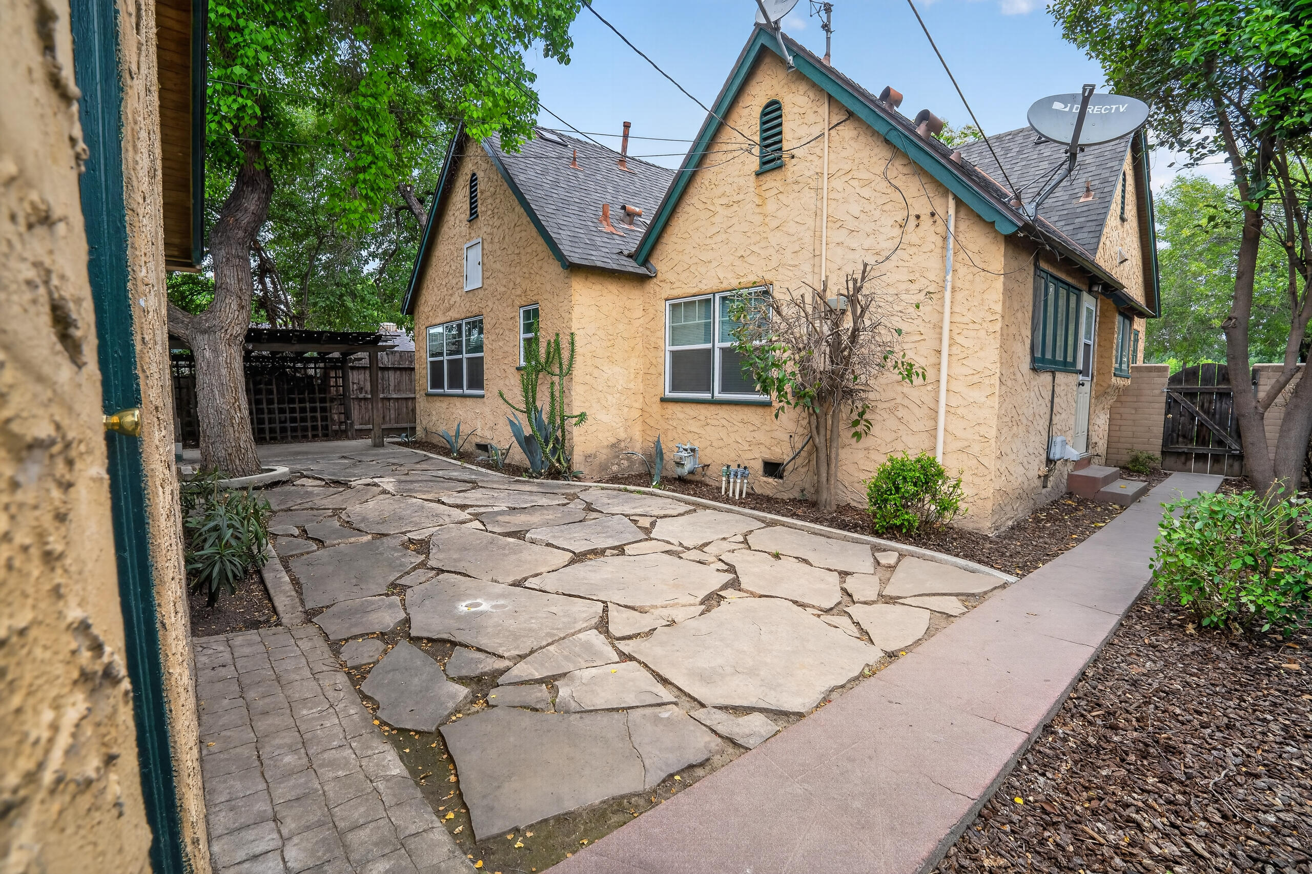 805 W Noble Ave, Visalia, CA 93277