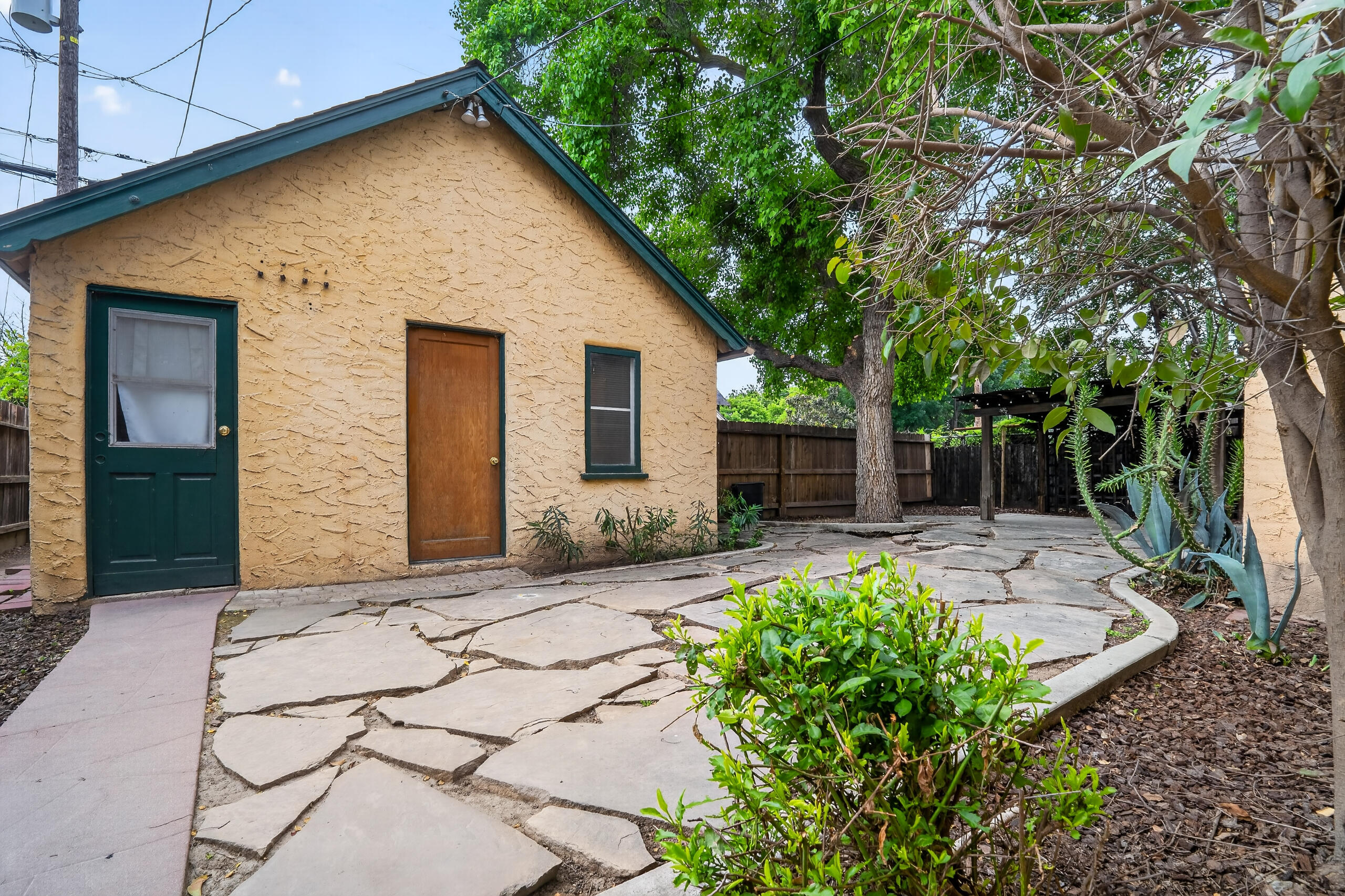 805 W Noble Ave, Visalia, CA 93277