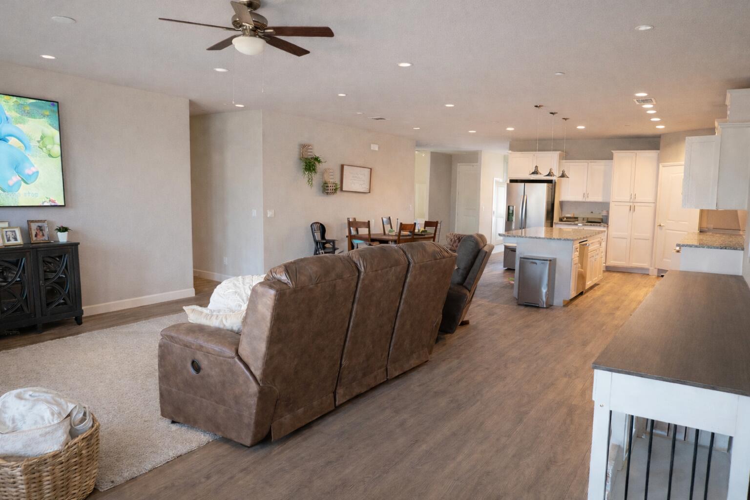 414 W Tule Ave, Woodlake, CA 93286