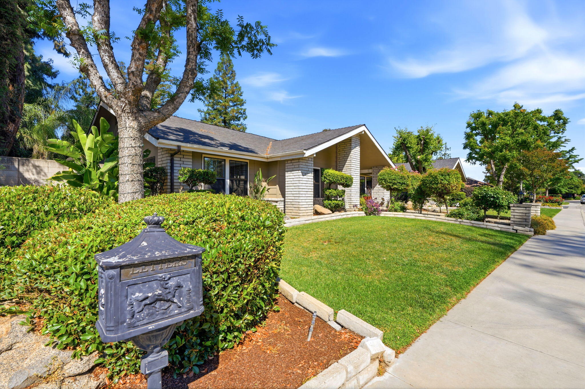 616 W Victor Ave, Visalia, CA 93277