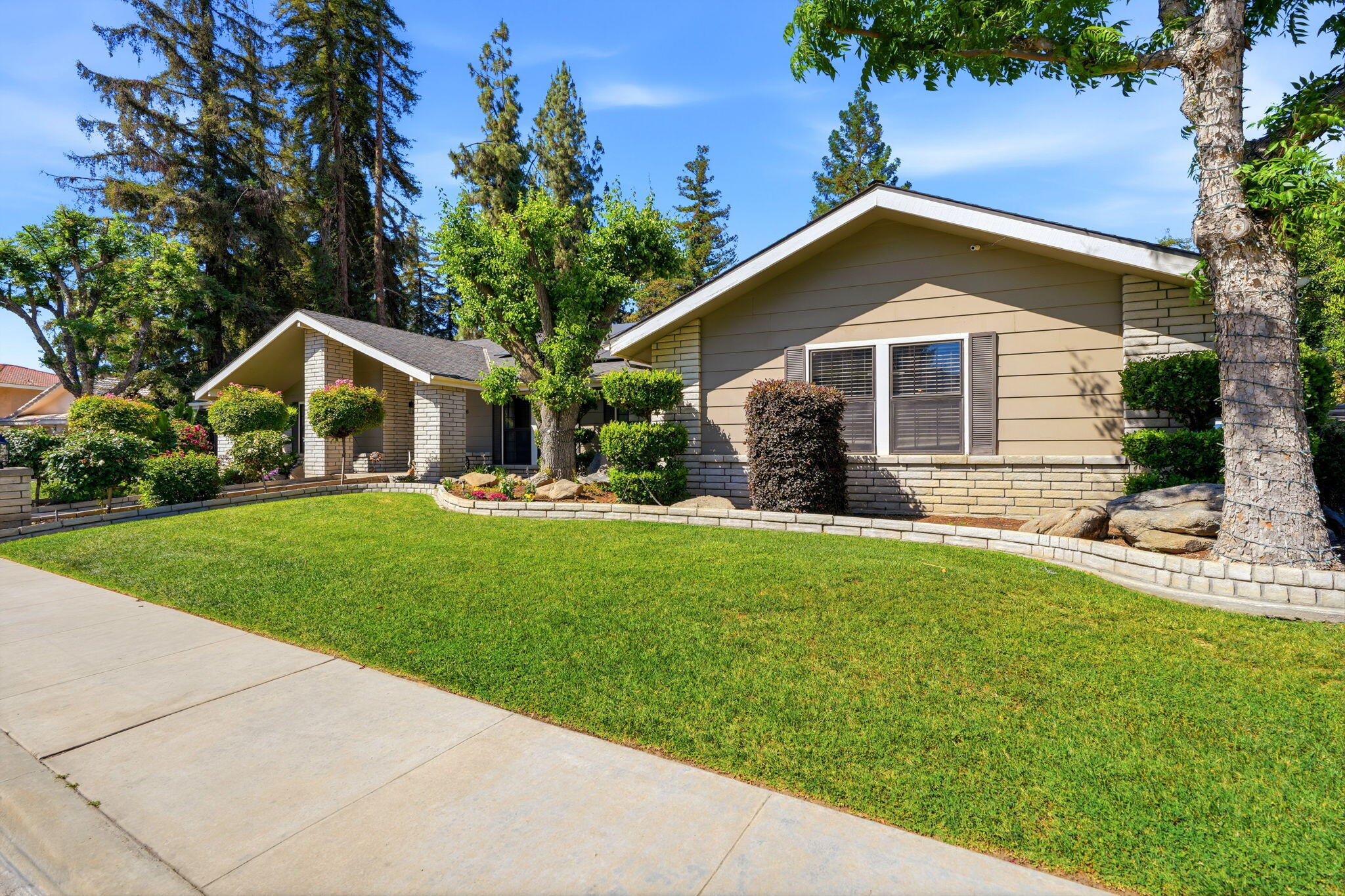 616 W Victor Ave, Visalia, CA 93277