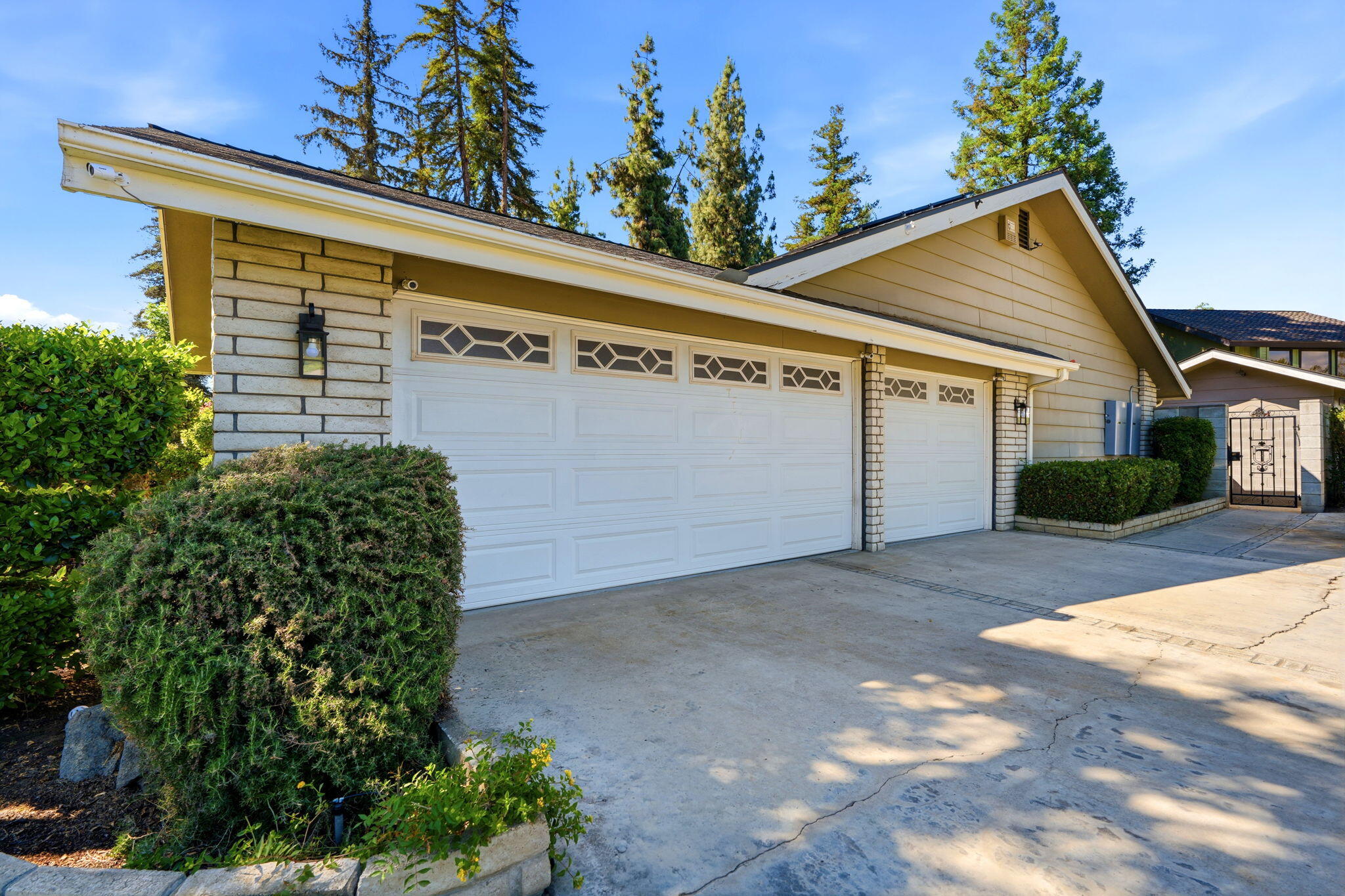 616 W Victor Ave, Visalia, CA 93277