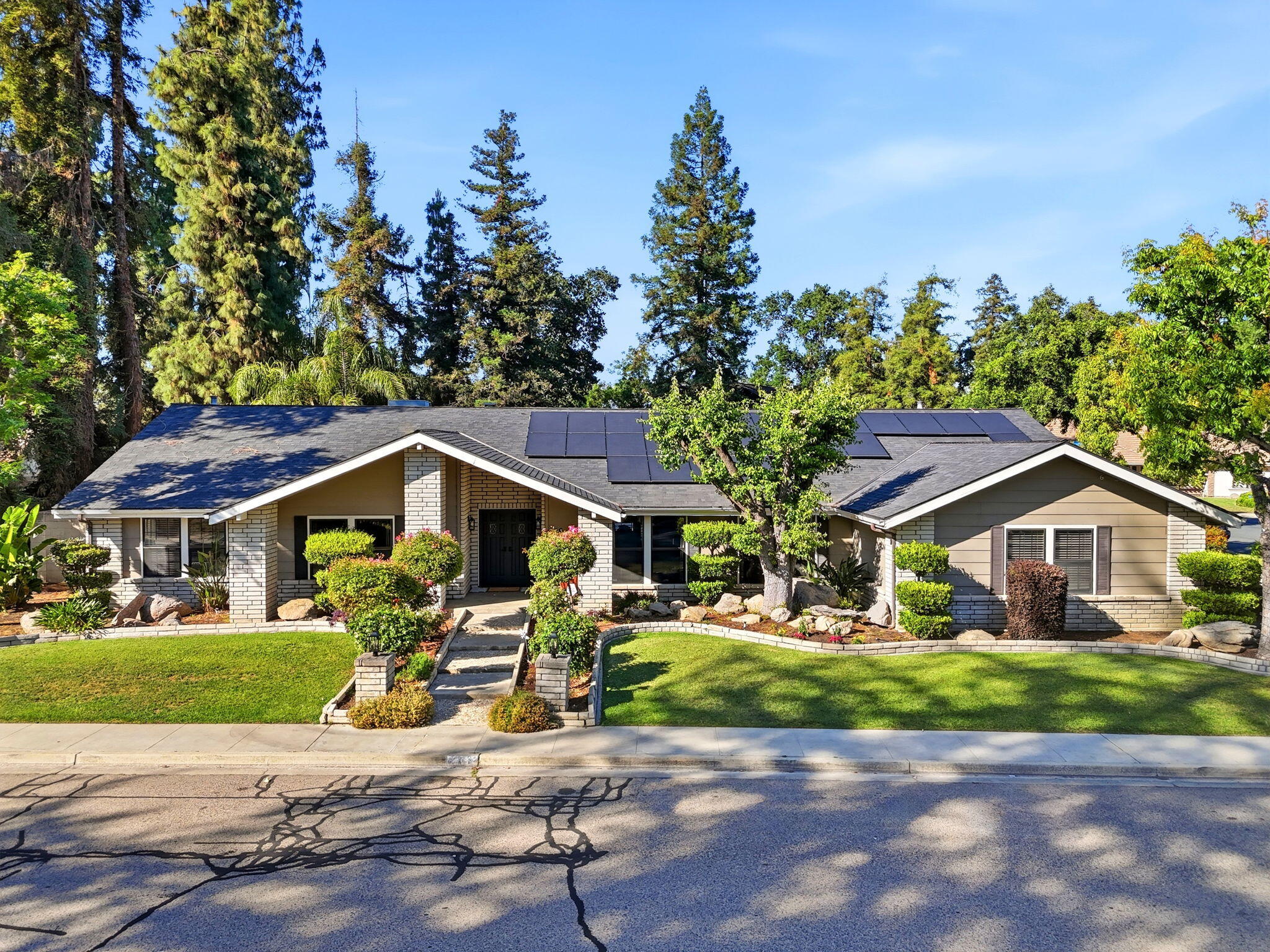 616 W Victor Ave, Visalia, CA 93277