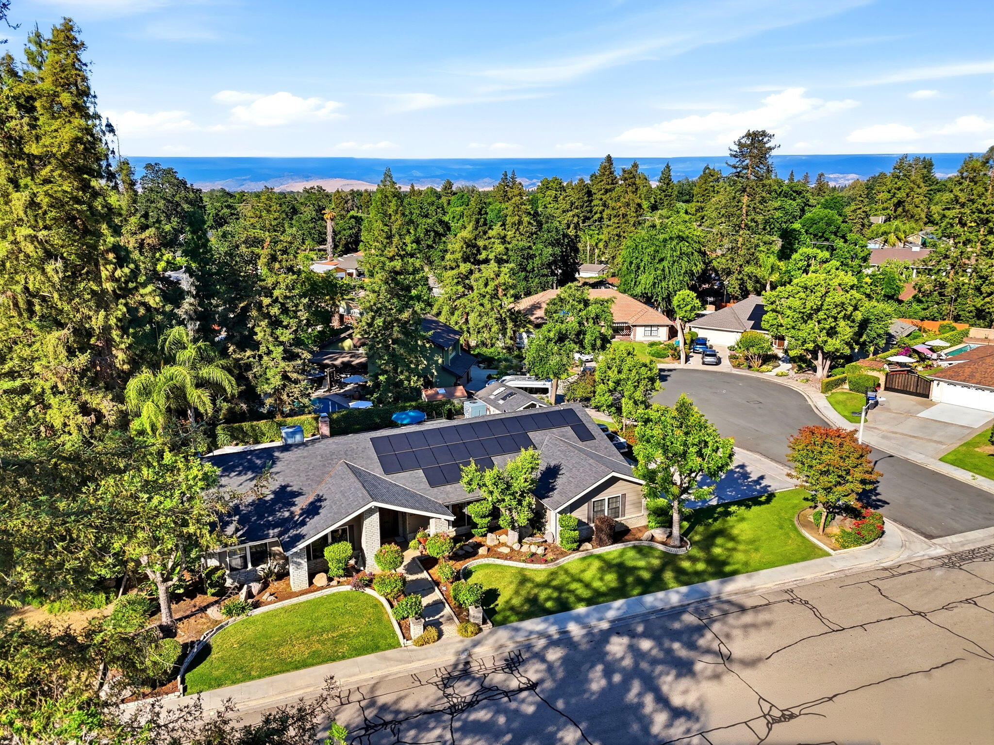 616 W Victor Ave, Visalia, CA 93277