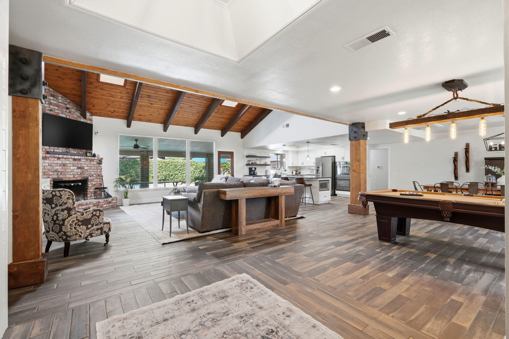 616 W Victor Ave, Visalia, CA 93277