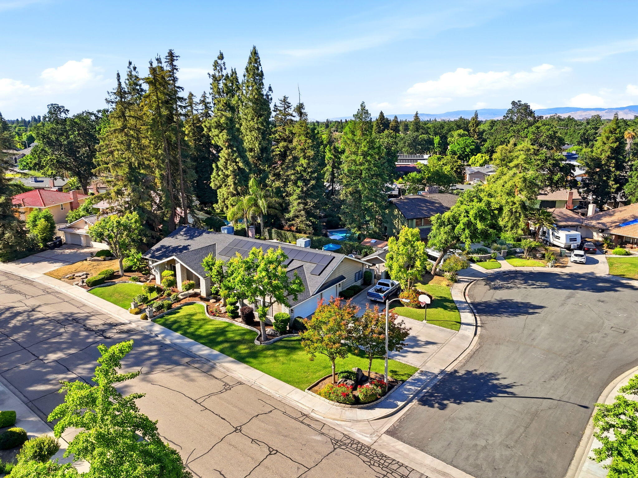 616 W Victor Ave, Visalia, CA 93277