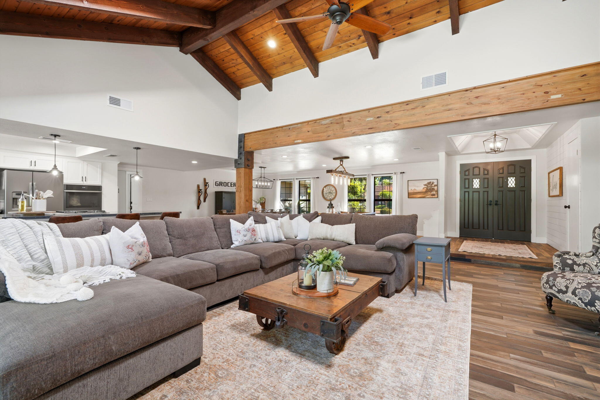 616 W Victor Ave, Visalia, CA 93277