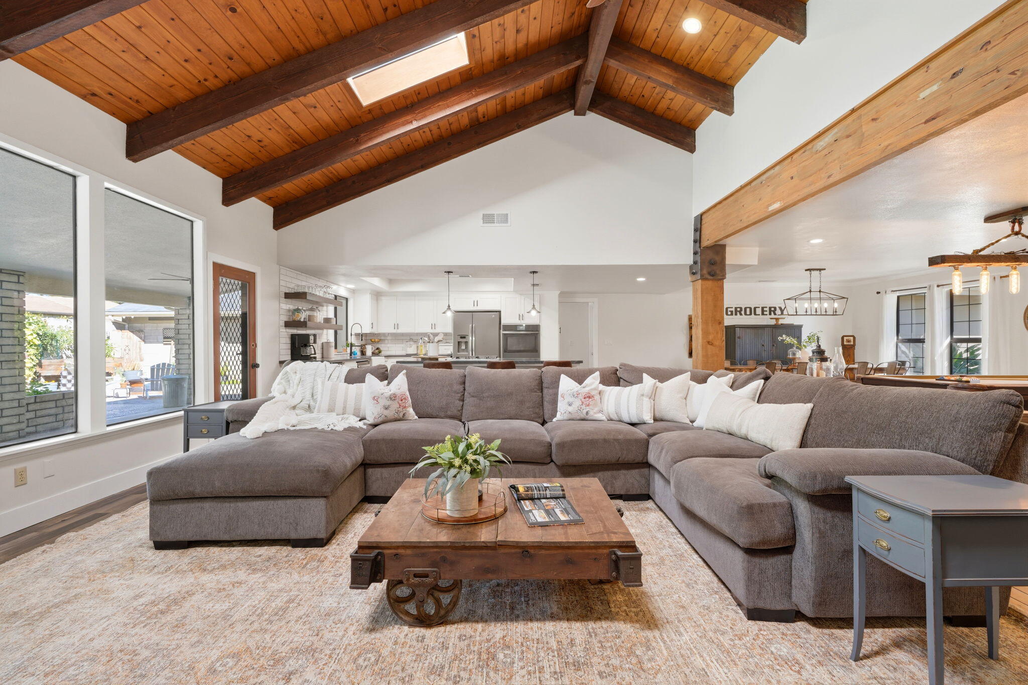 616 W Victor Ave, Visalia, CA 93277