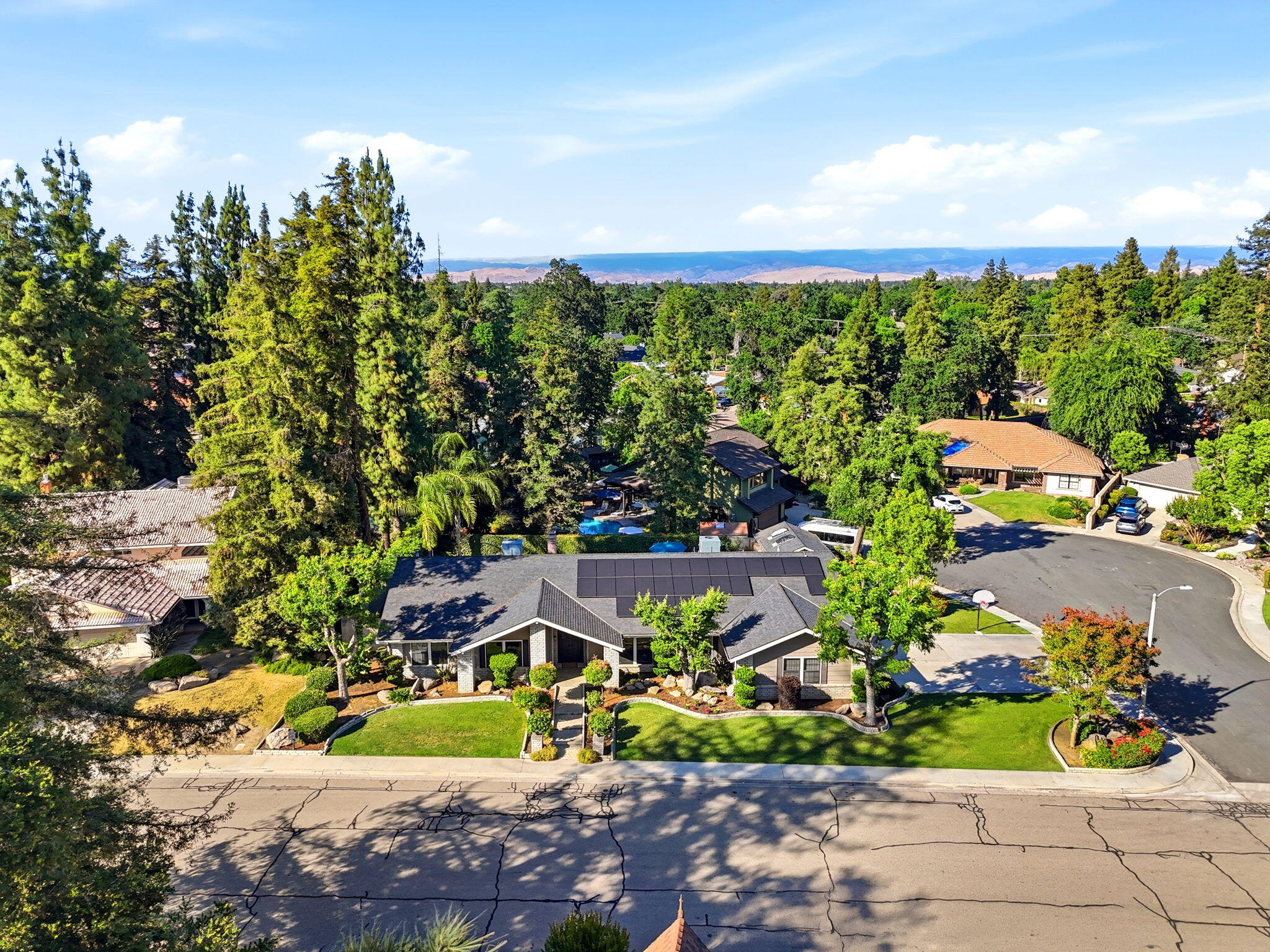 616 W Victor Ave, Visalia, CA 93277