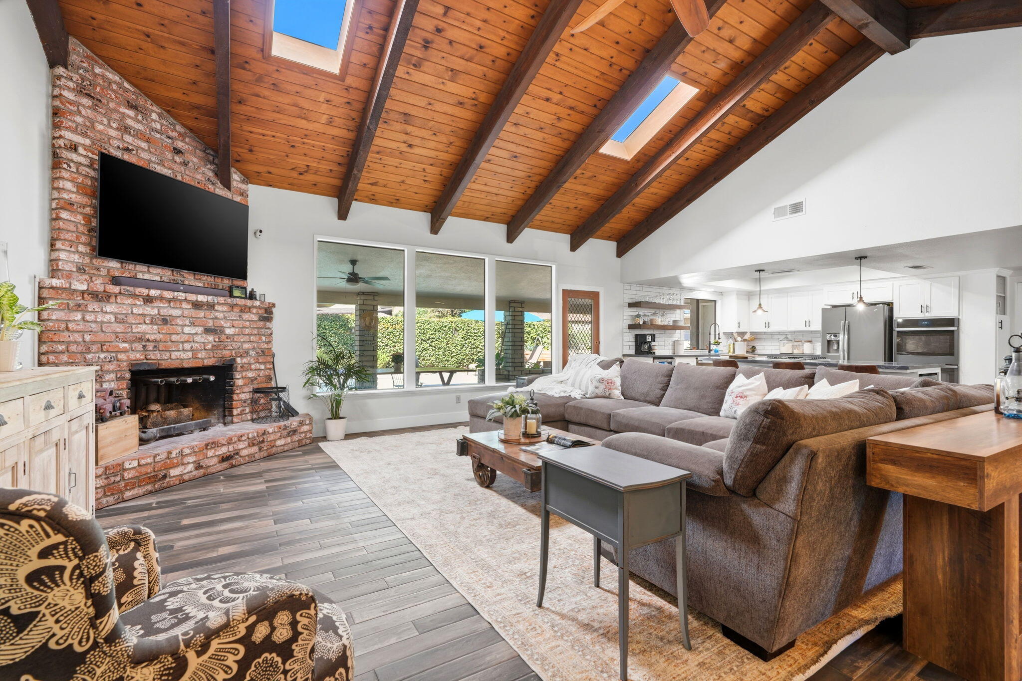 616 W Victor Ave, Visalia, CA 93277