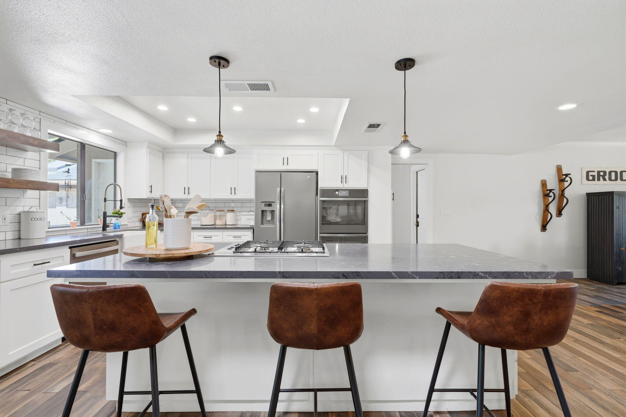 616 W Victor Ave, Visalia, CA 93277