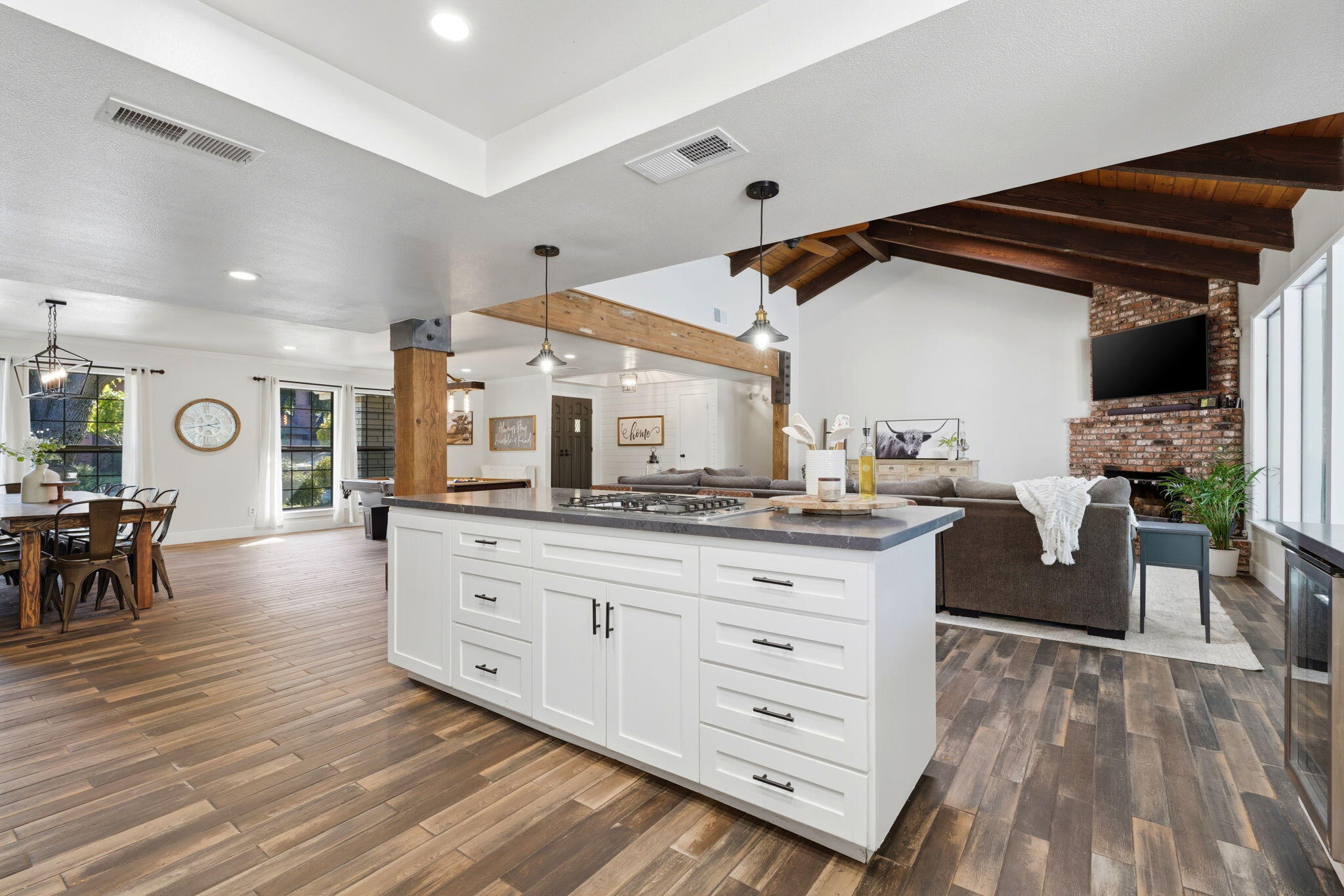 616 W Victor Ave, Visalia, CA 93277