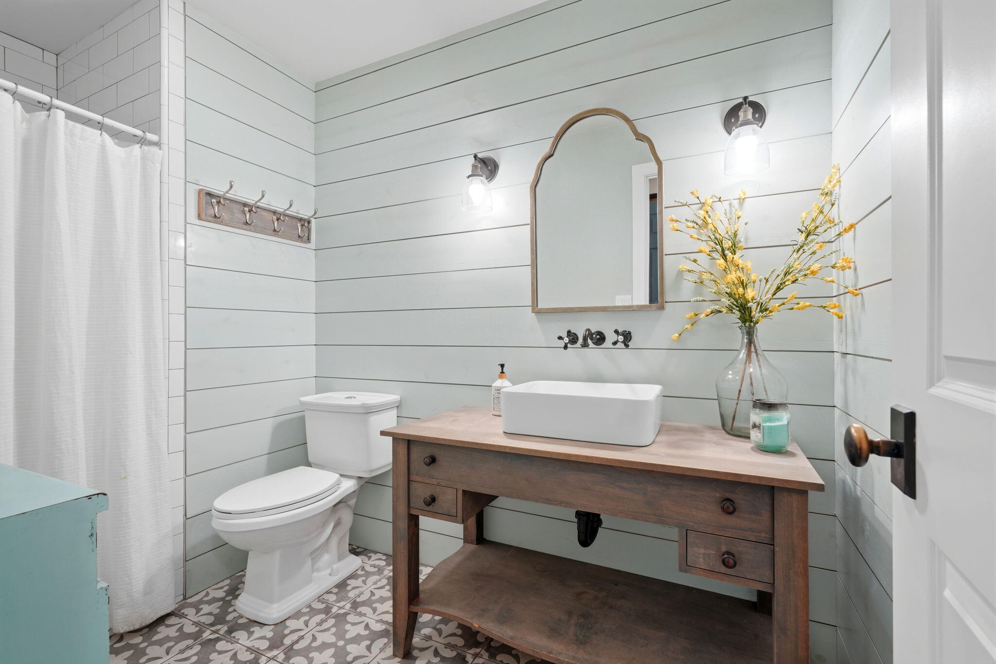 616 W Victor Ave, Visalia, CA 93277