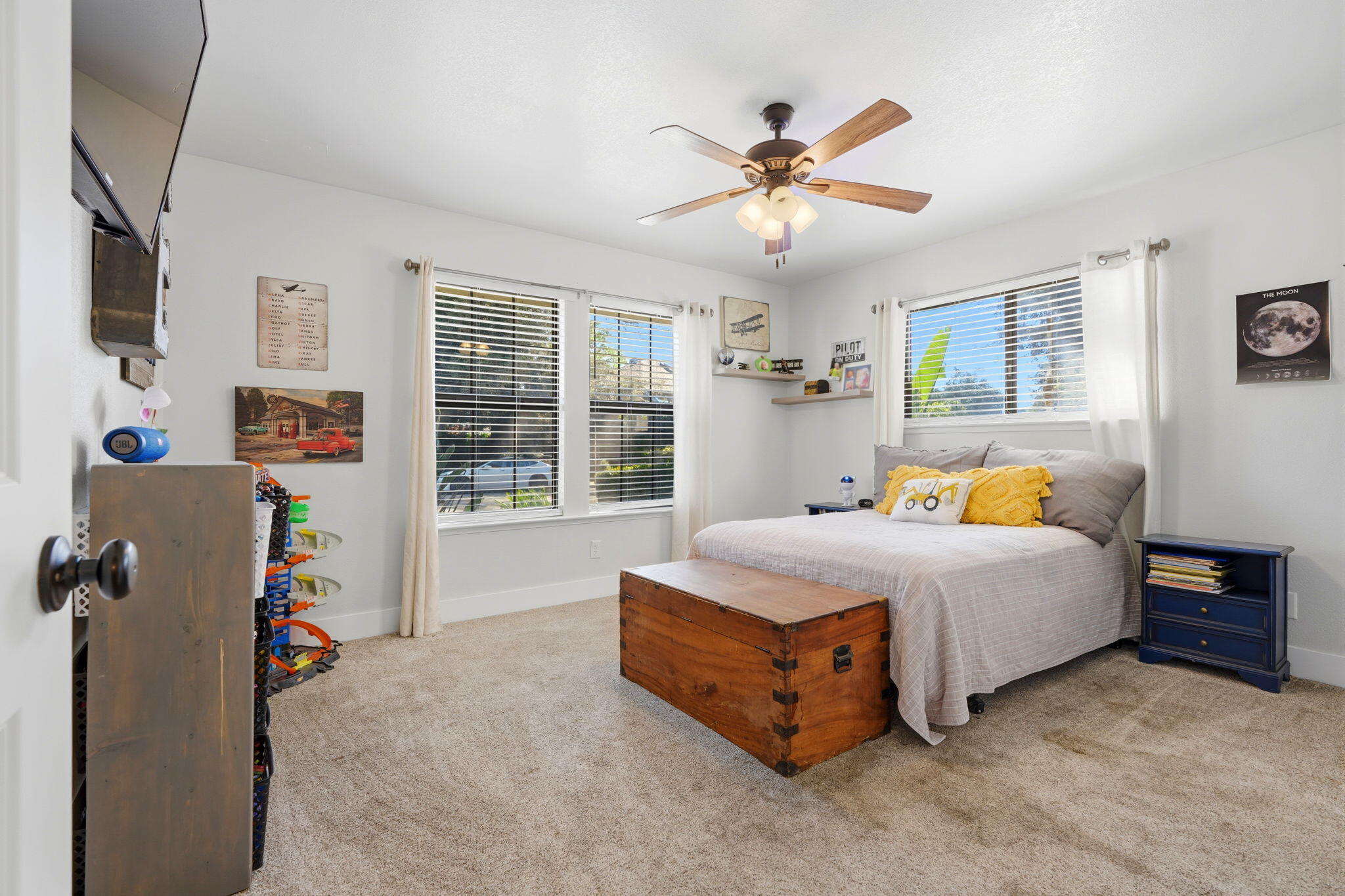 616 W Victor Ave, Visalia, CA 93277