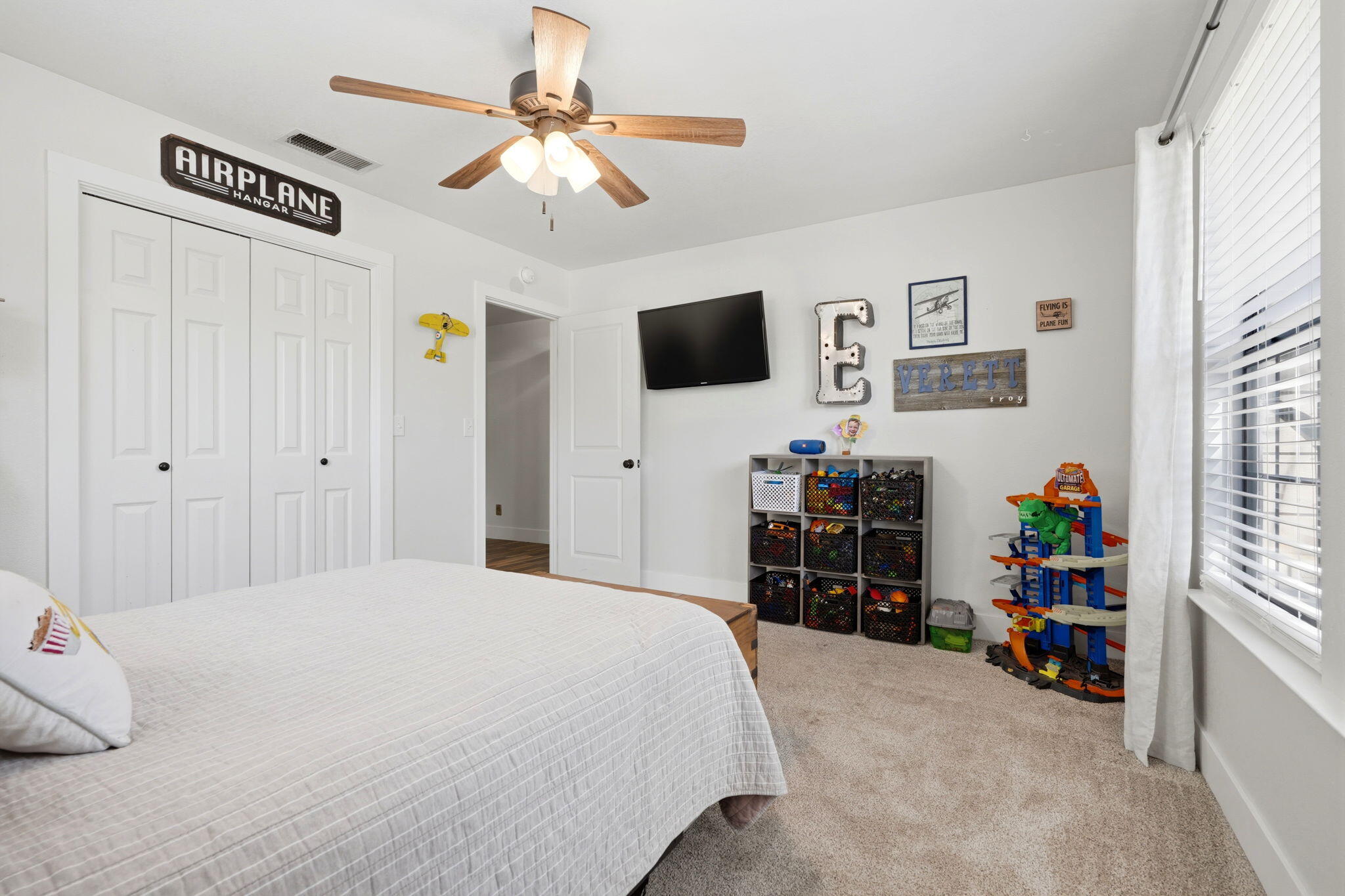 616 W Victor Ave, Visalia, CA 93277