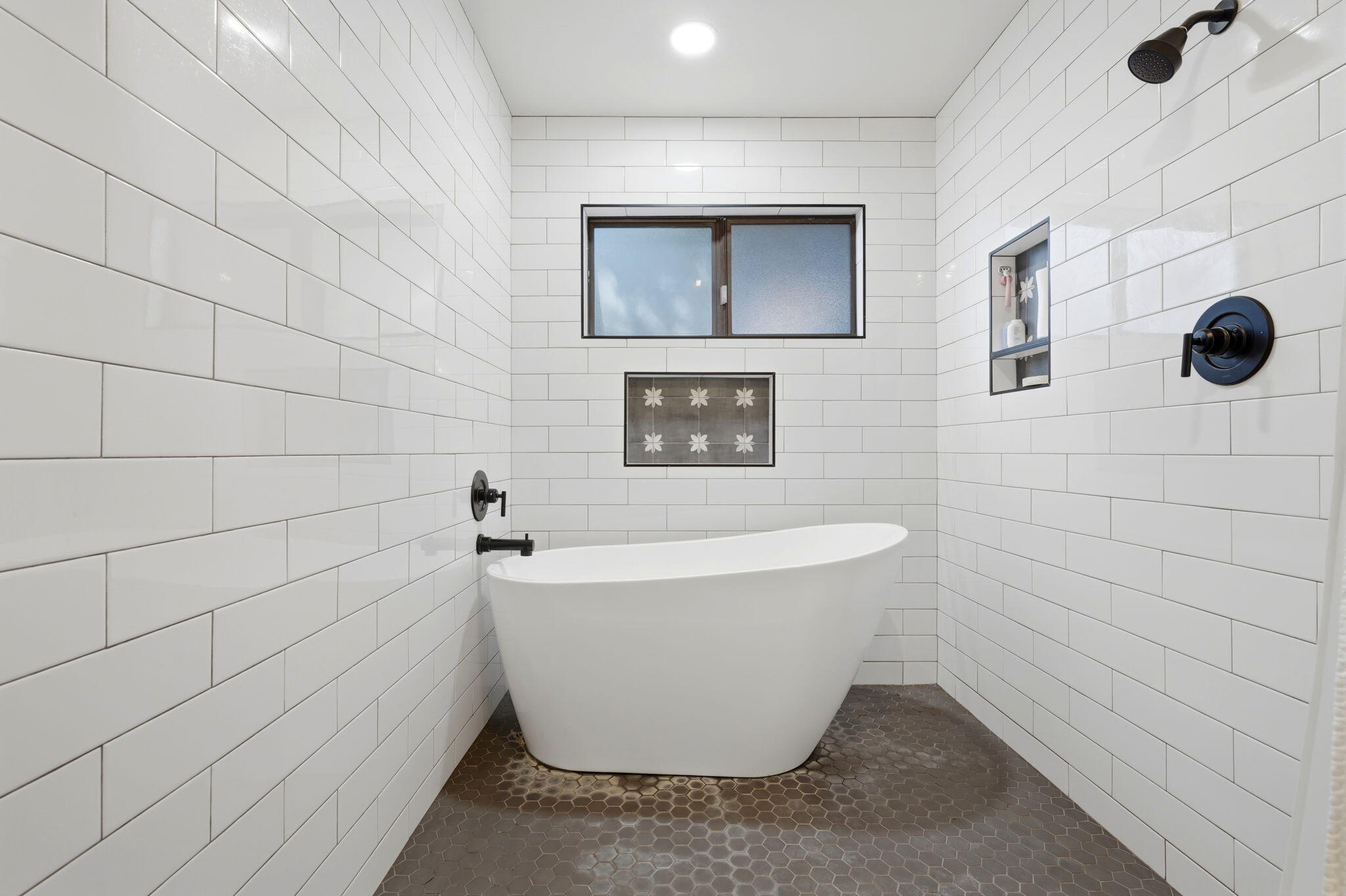 616 W Victor Ave, Visalia, CA 93277