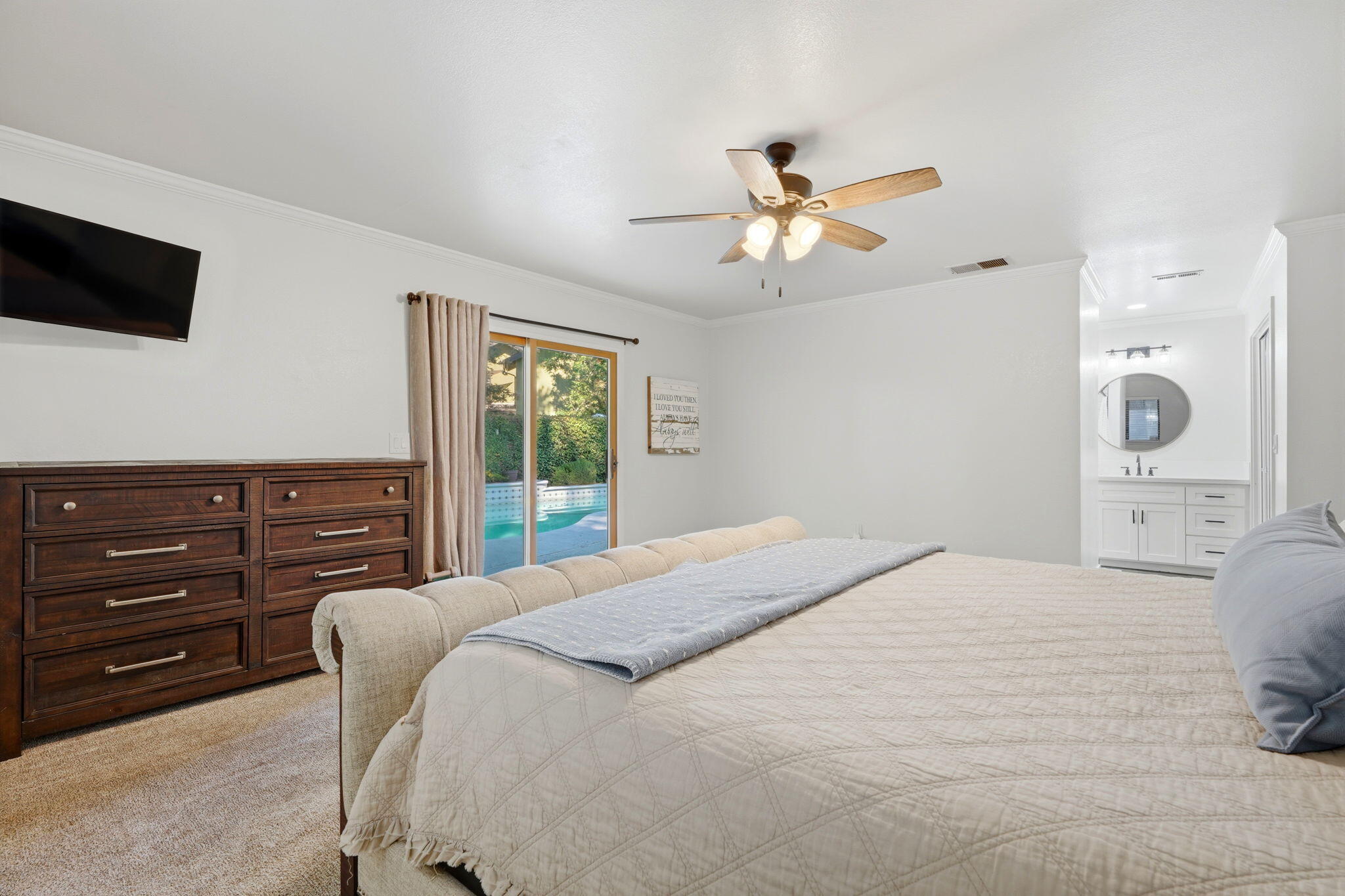 616 W Victor Ave, Visalia, CA 93277