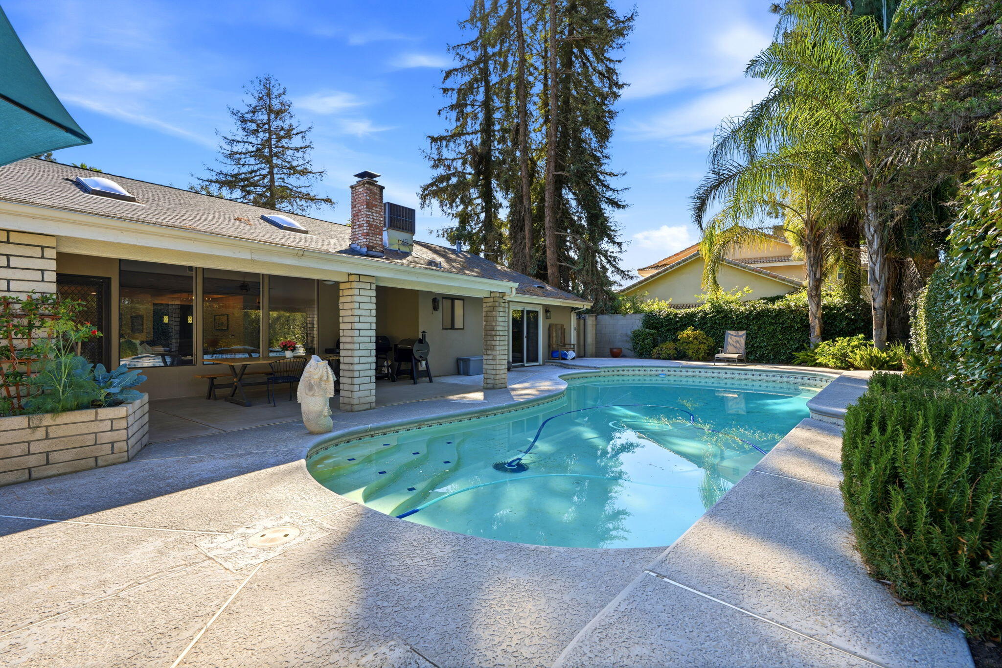 616 W Victor Ave, Visalia, CA 93277