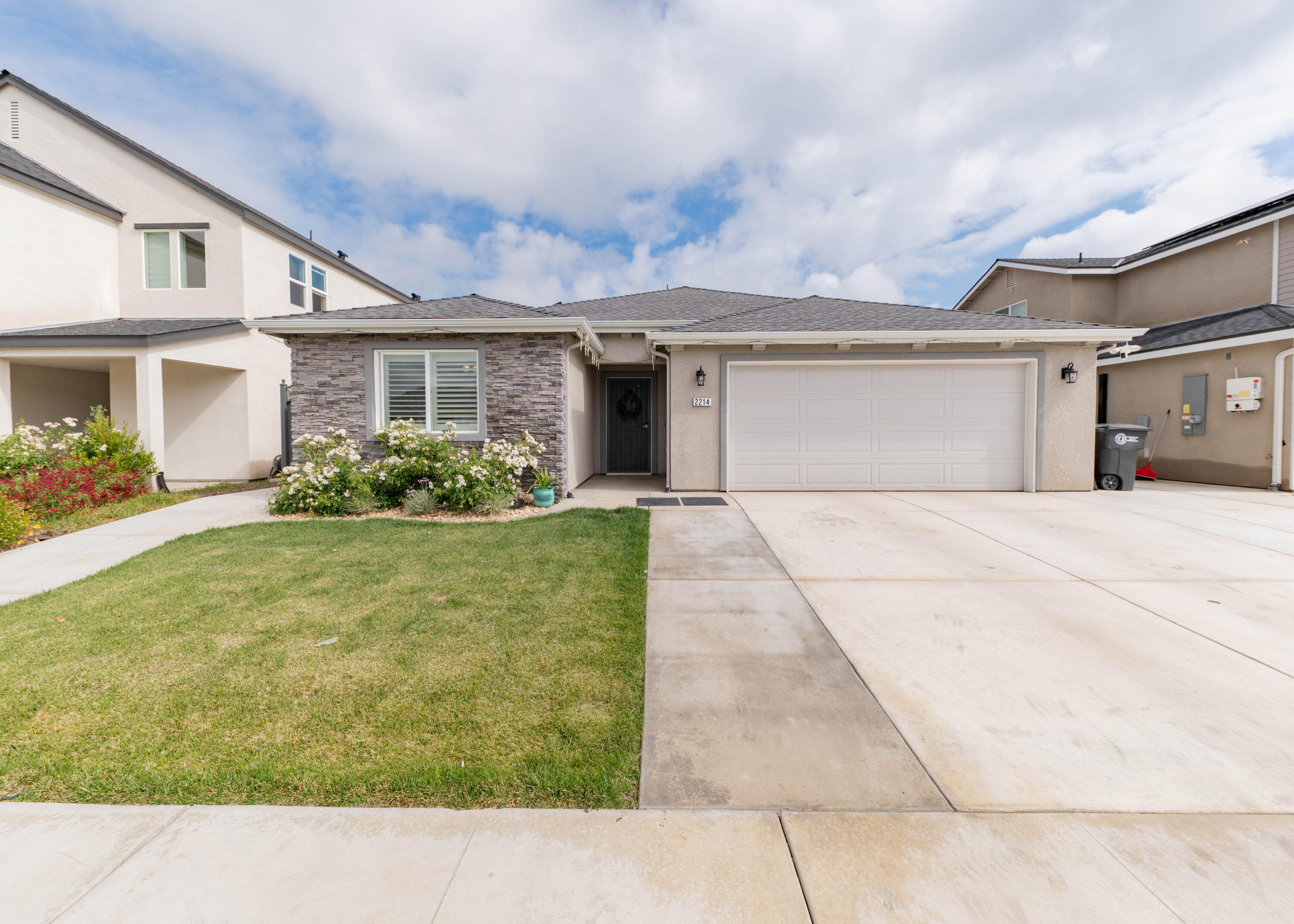 2214 W Glenn Ave, Porterville, CA 93257