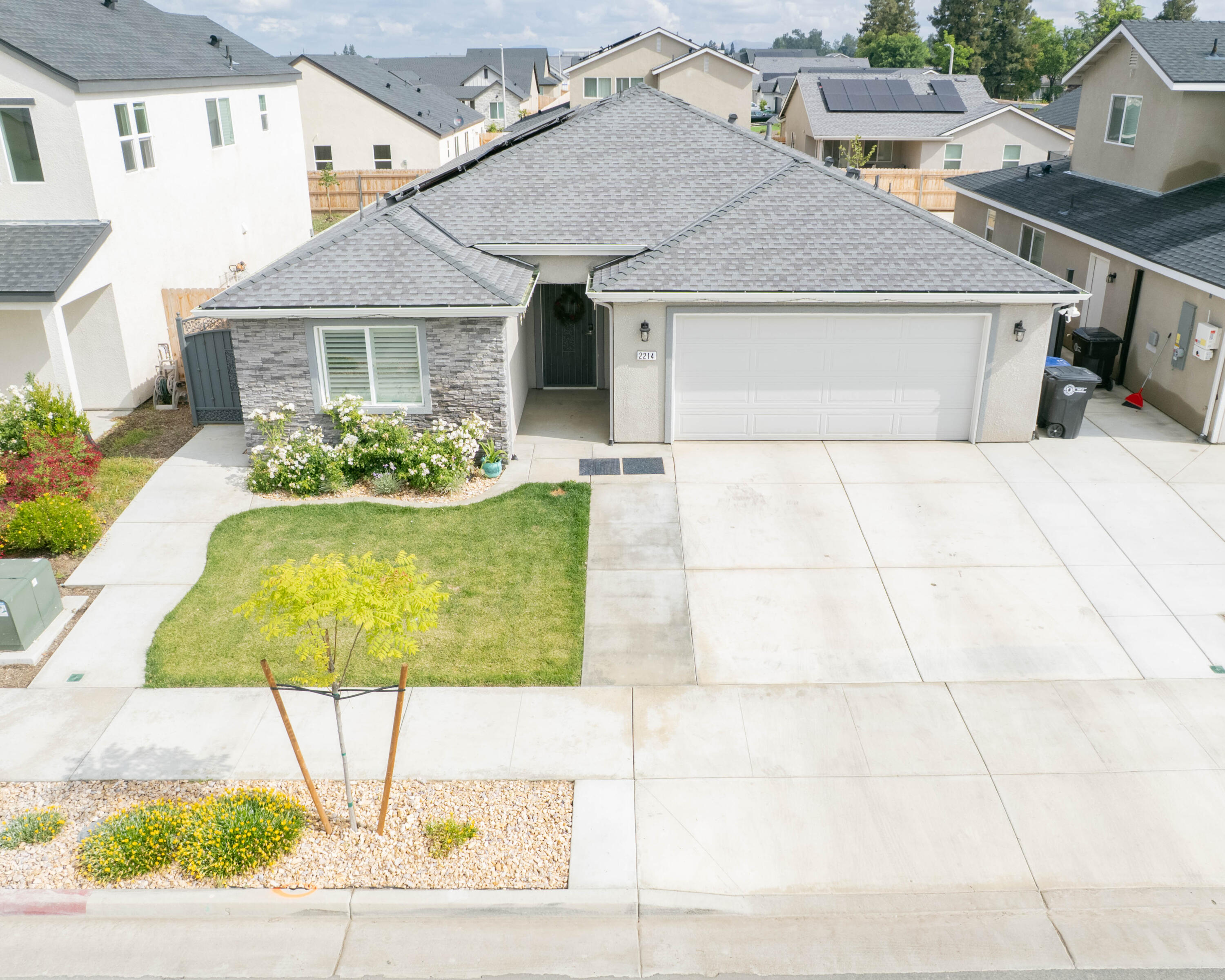 2214 W Glenn Ave, Porterville, CA 93257